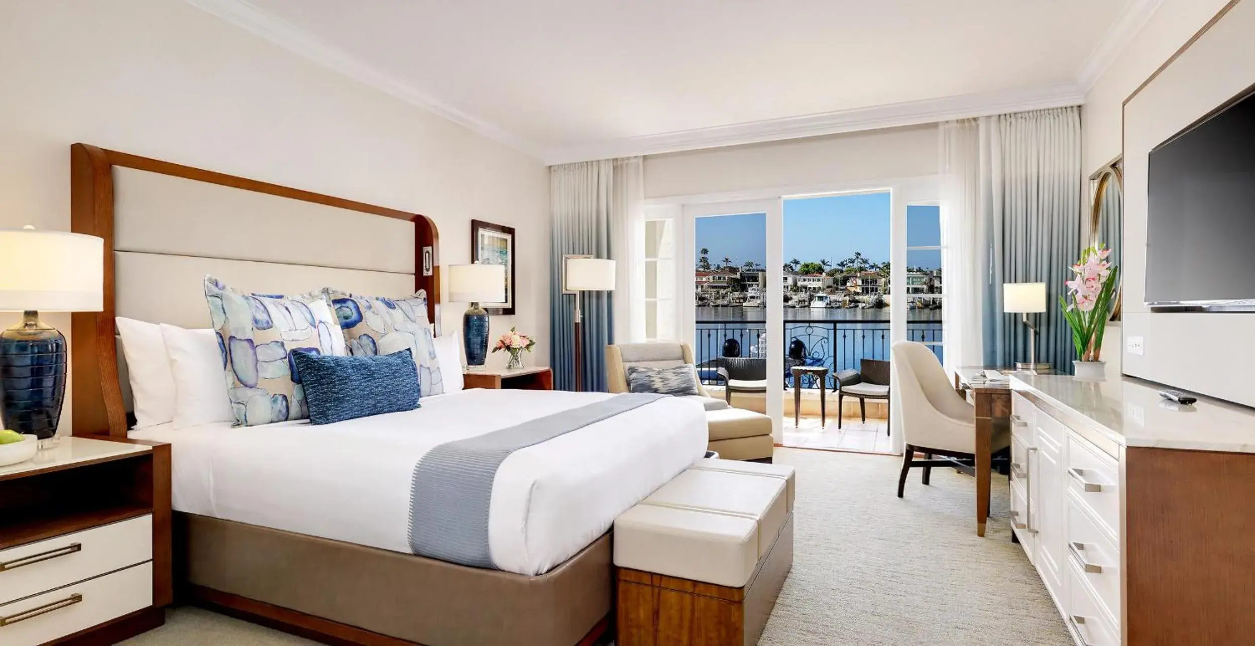 Bay View with King Bed in Balboa Bay Resort Bay View with King Bed in Balboa Bay Resort