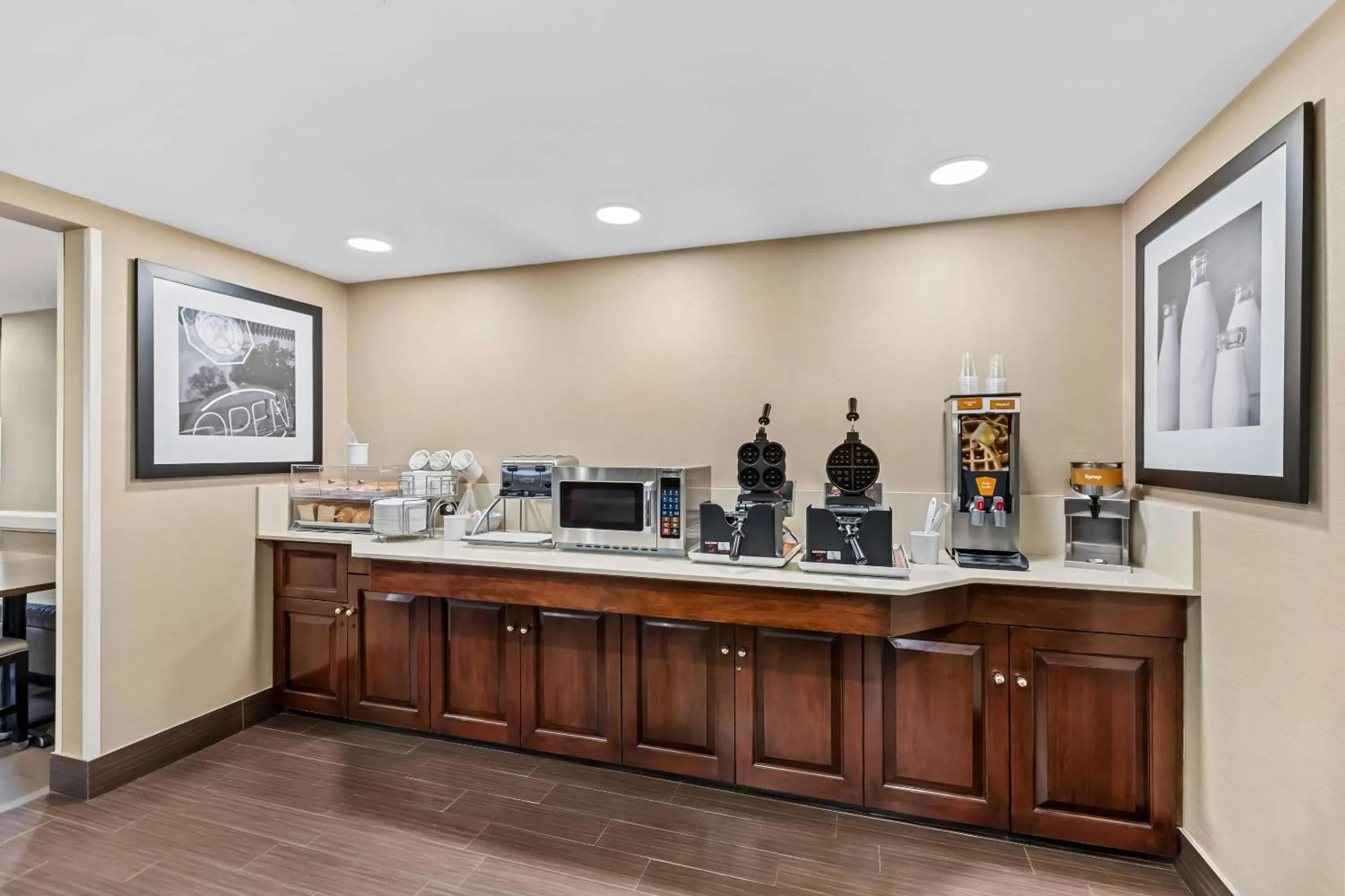 Breakfast in Comfort Inn & Suites Somerset - New Brunswick