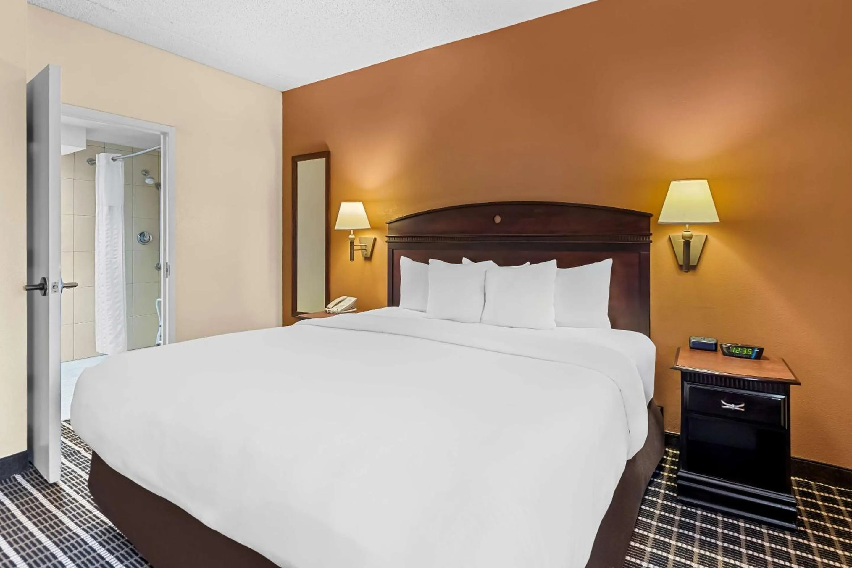 Bedroom, Bed in Comfort Inn & Suites Somerset - New Brunswick