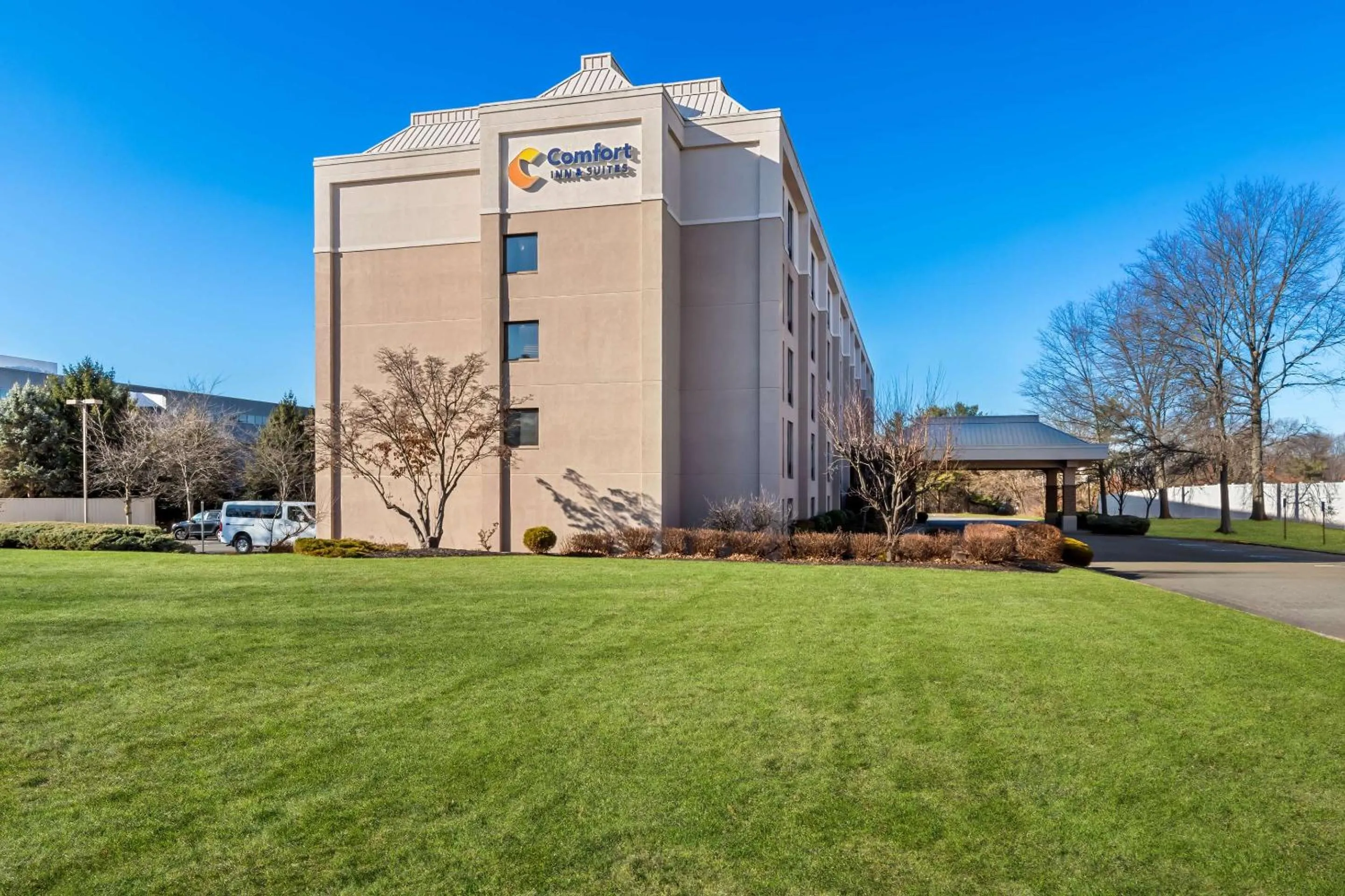 Property building in Comfort Inn & Suites Somerset - New Brunswick
