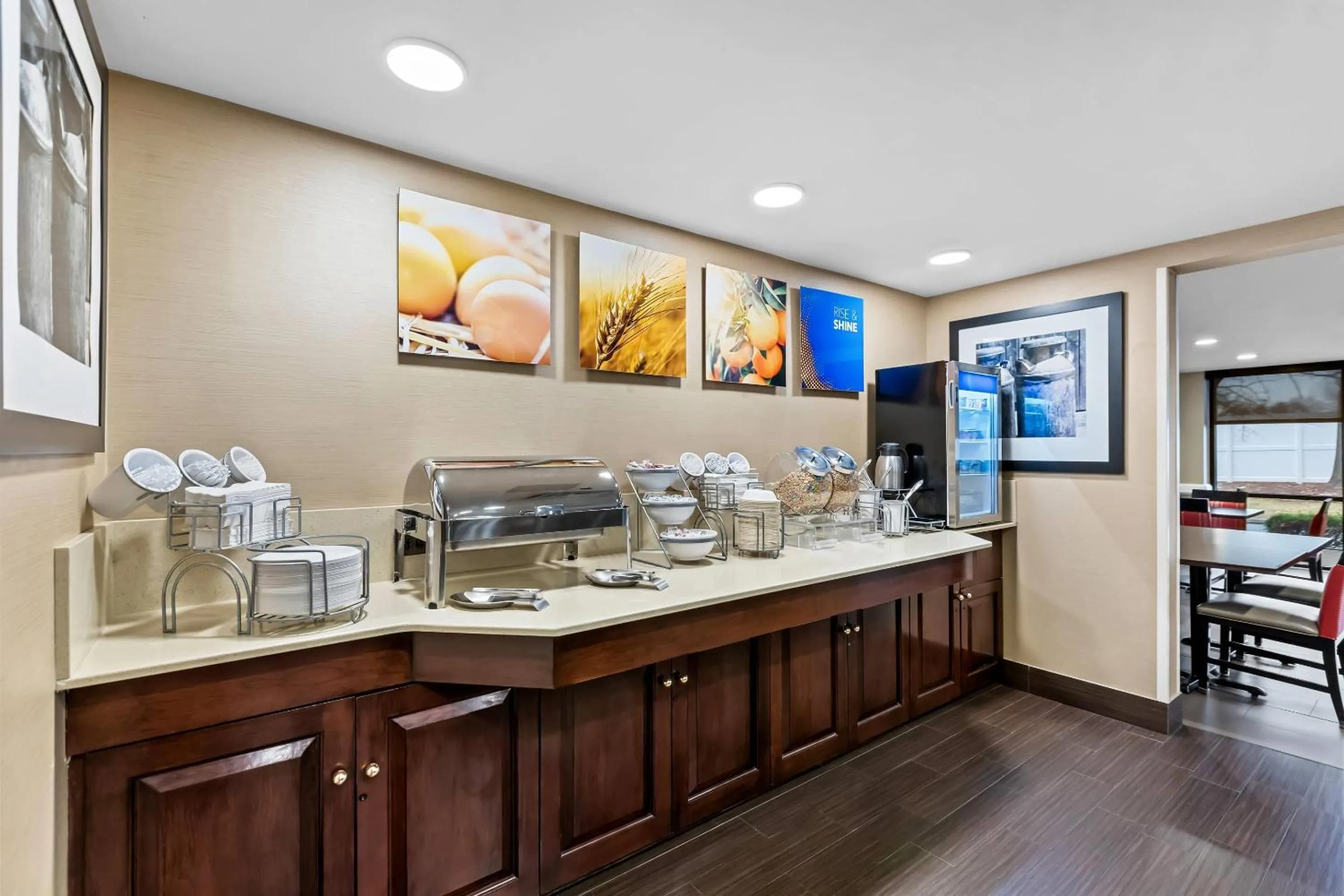 Breakfast in Comfort Inn & Suites Somerset - New Brunswick