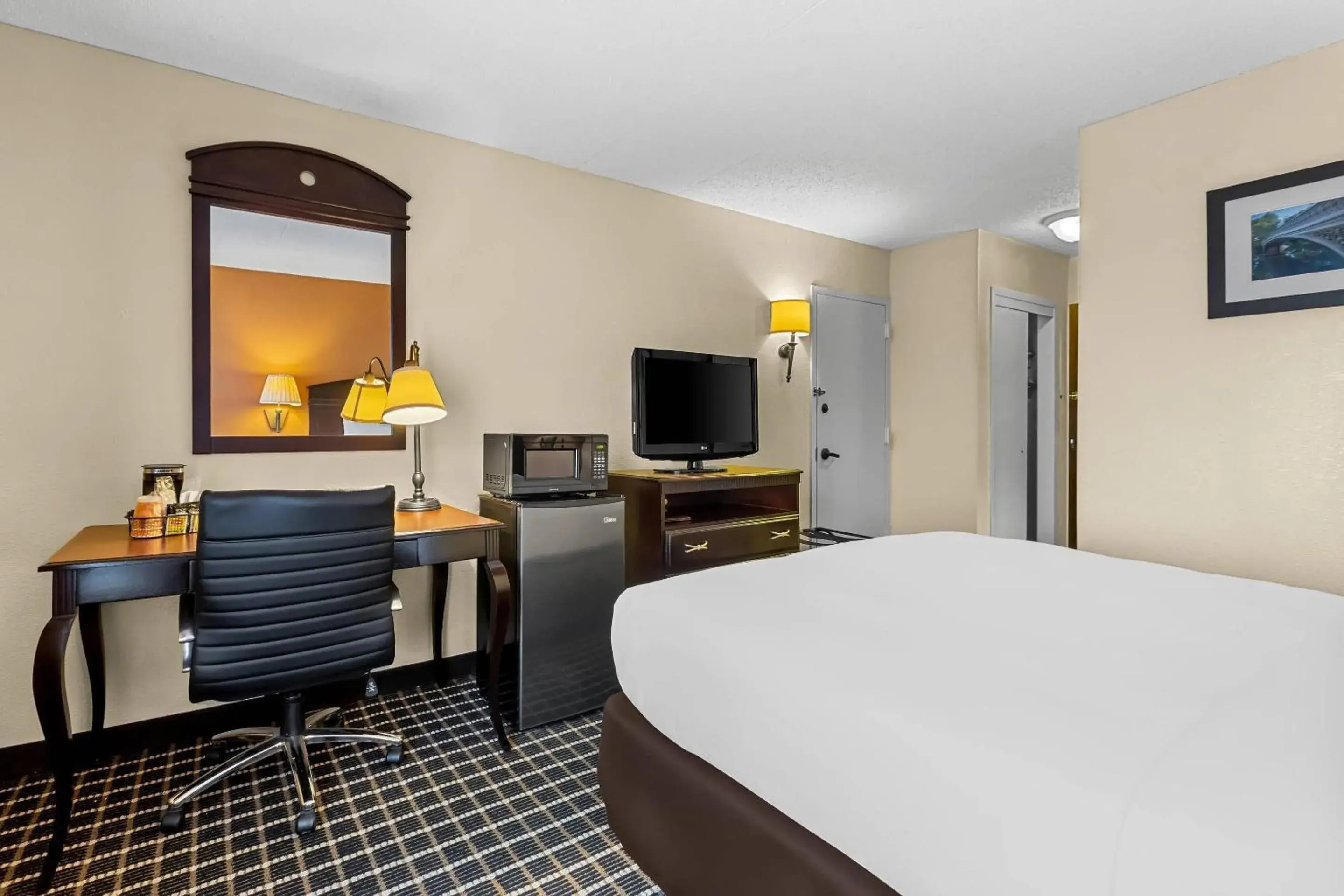 Bedroom, Bed in Comfort Inn & Suites Somerset - New Brunswick Bedroom, Bed in Comfort Inn & Suites Somerset - New Brunswick