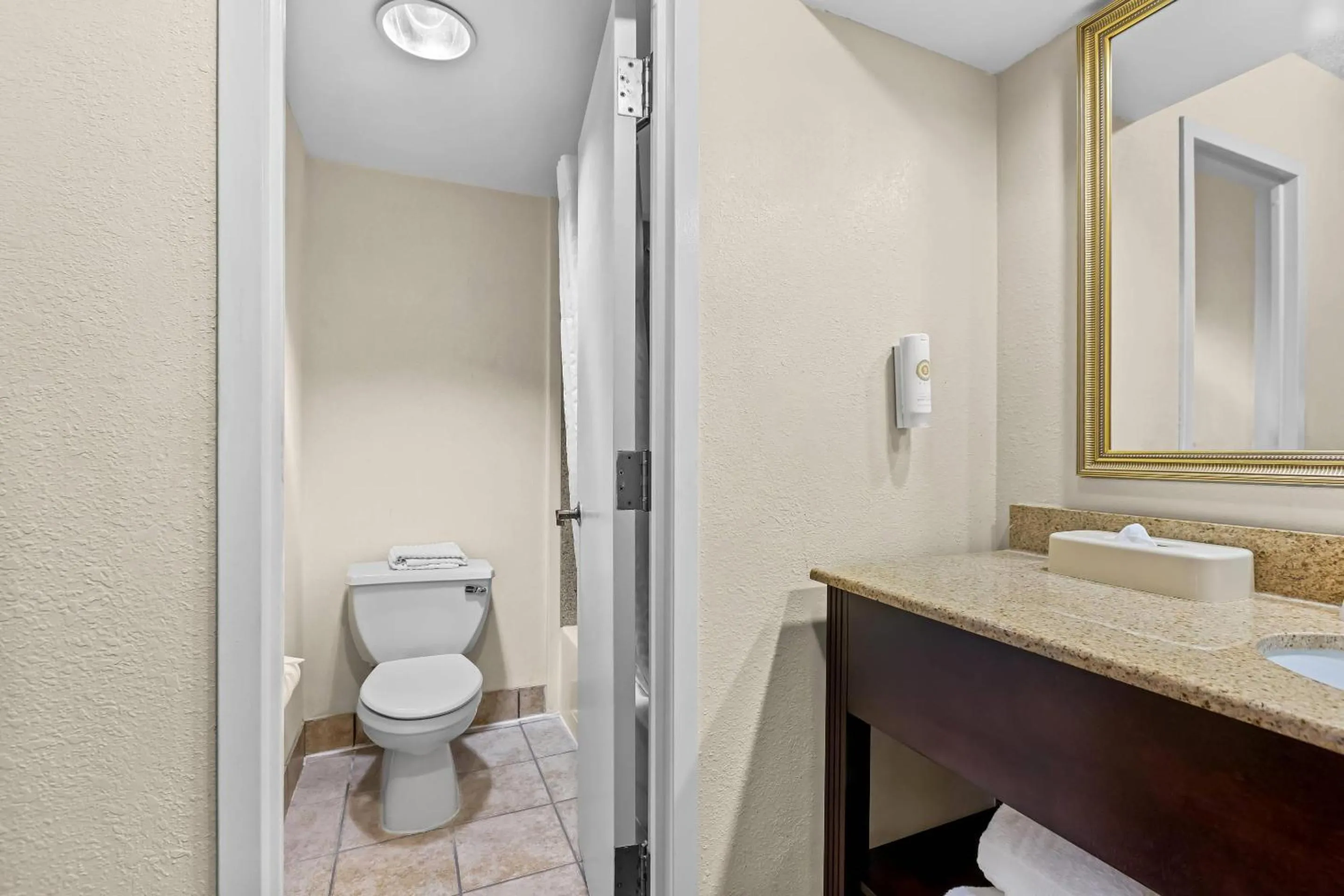 Bedroom in Comfort Inn & Suites Somerset - New Brunswick