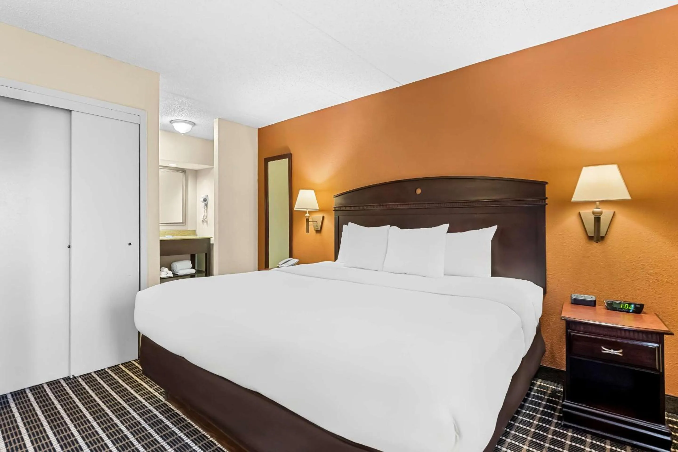 Bedroom, Bed in Comfort Inn & Suites Somerset - New Brunswick