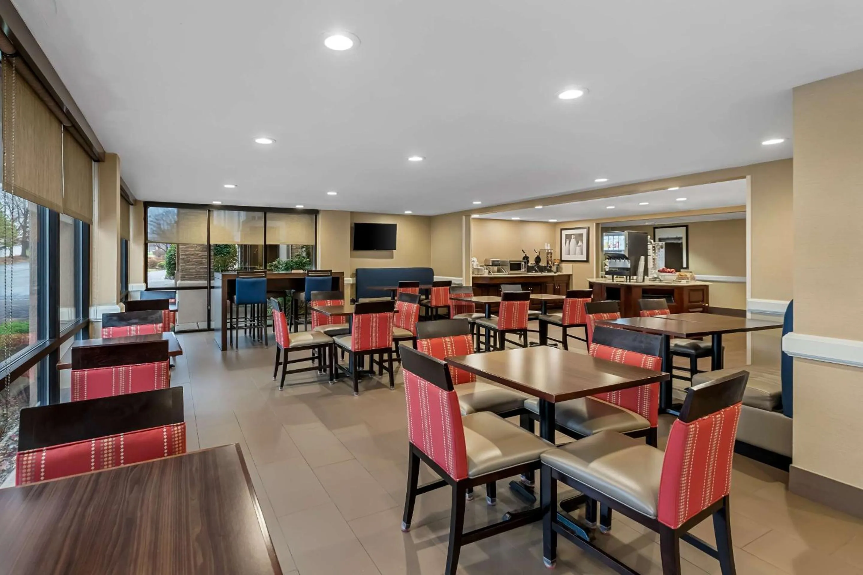Breakfast in Comfort Inn & Suites Somerset - New Brunswick