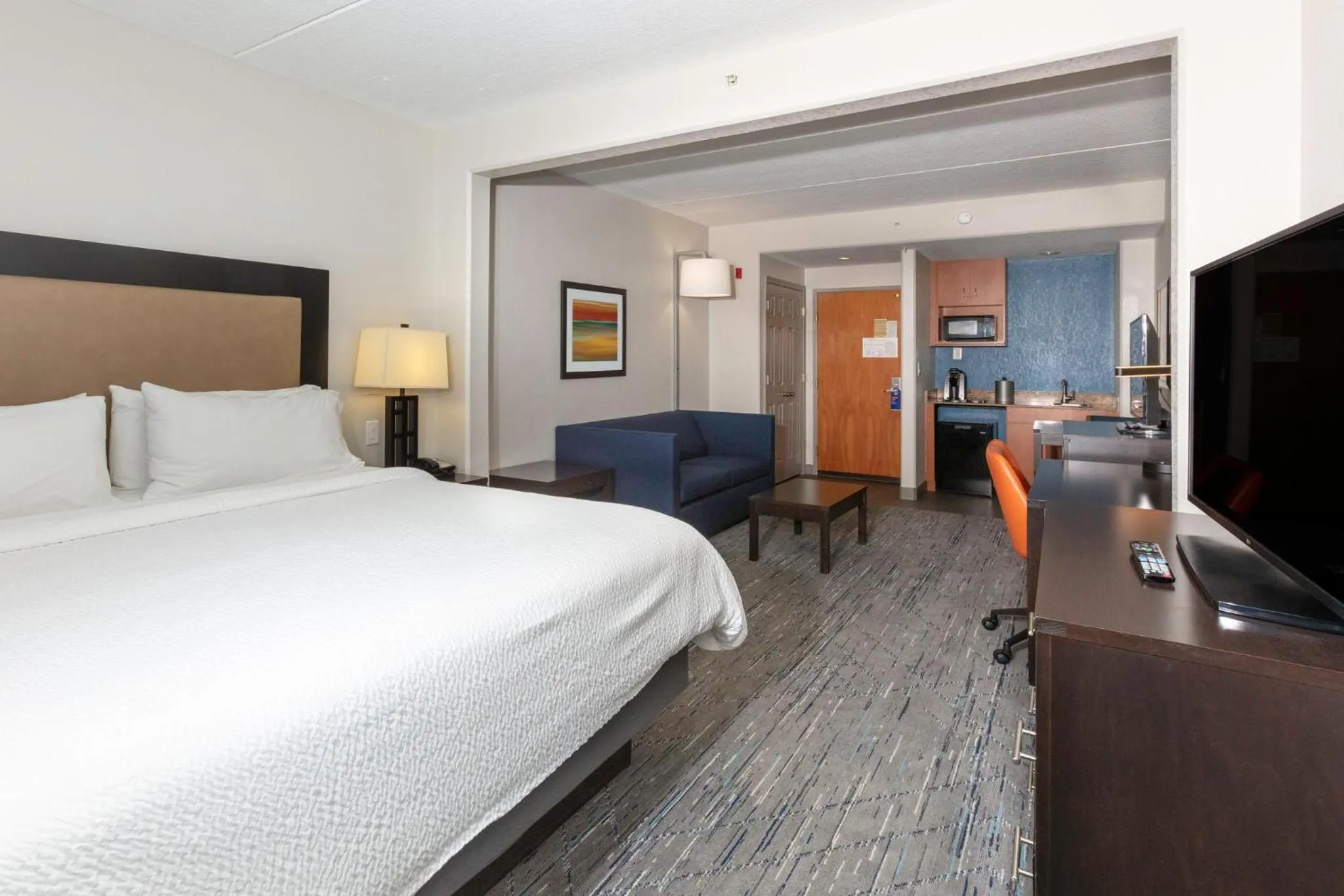 Photo of the whole room, Bed in Holiday Inn Express Hotel & Suites Jacksonville Airport by IHG