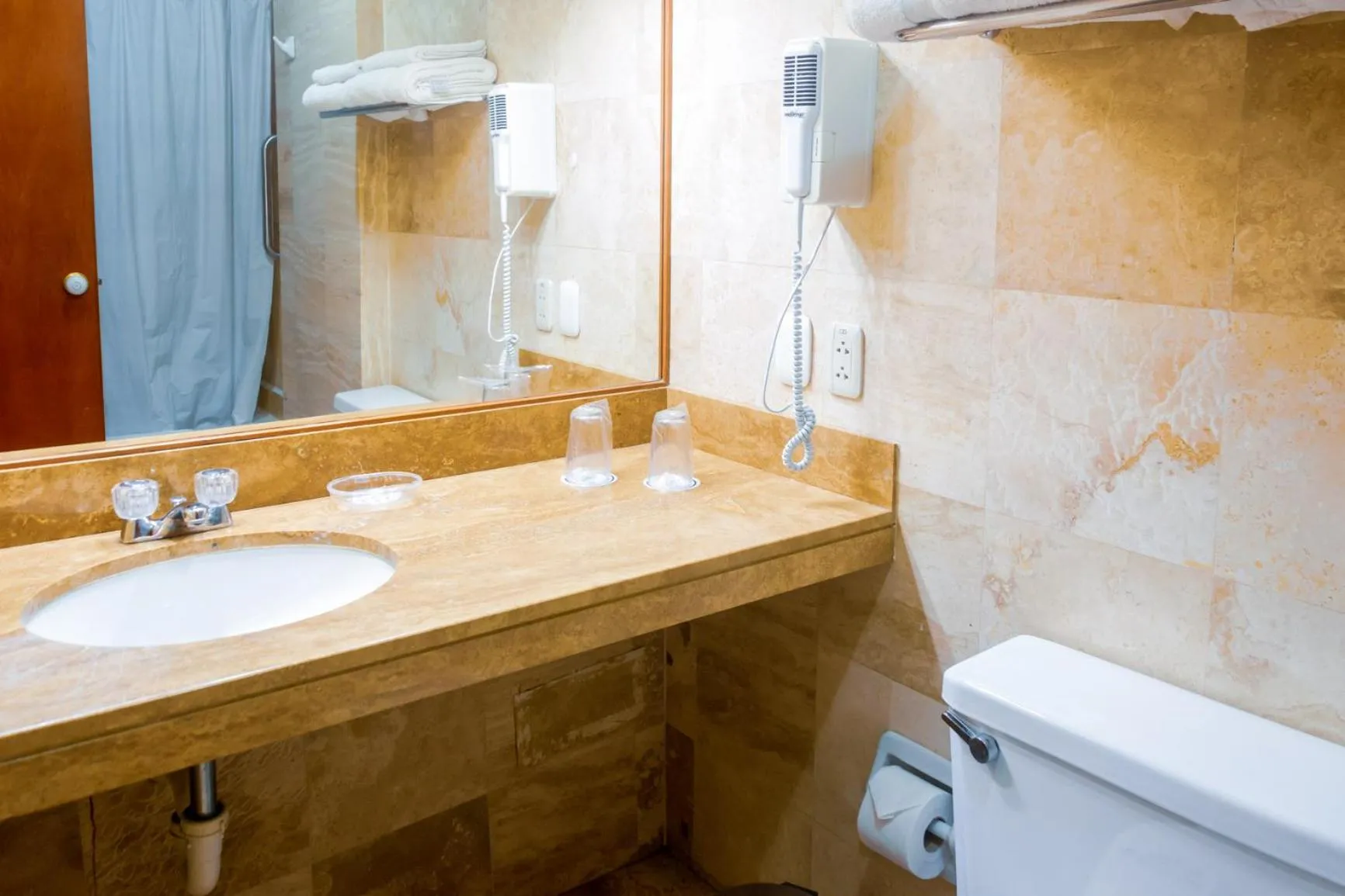 Bathroom in Hotel Carmel