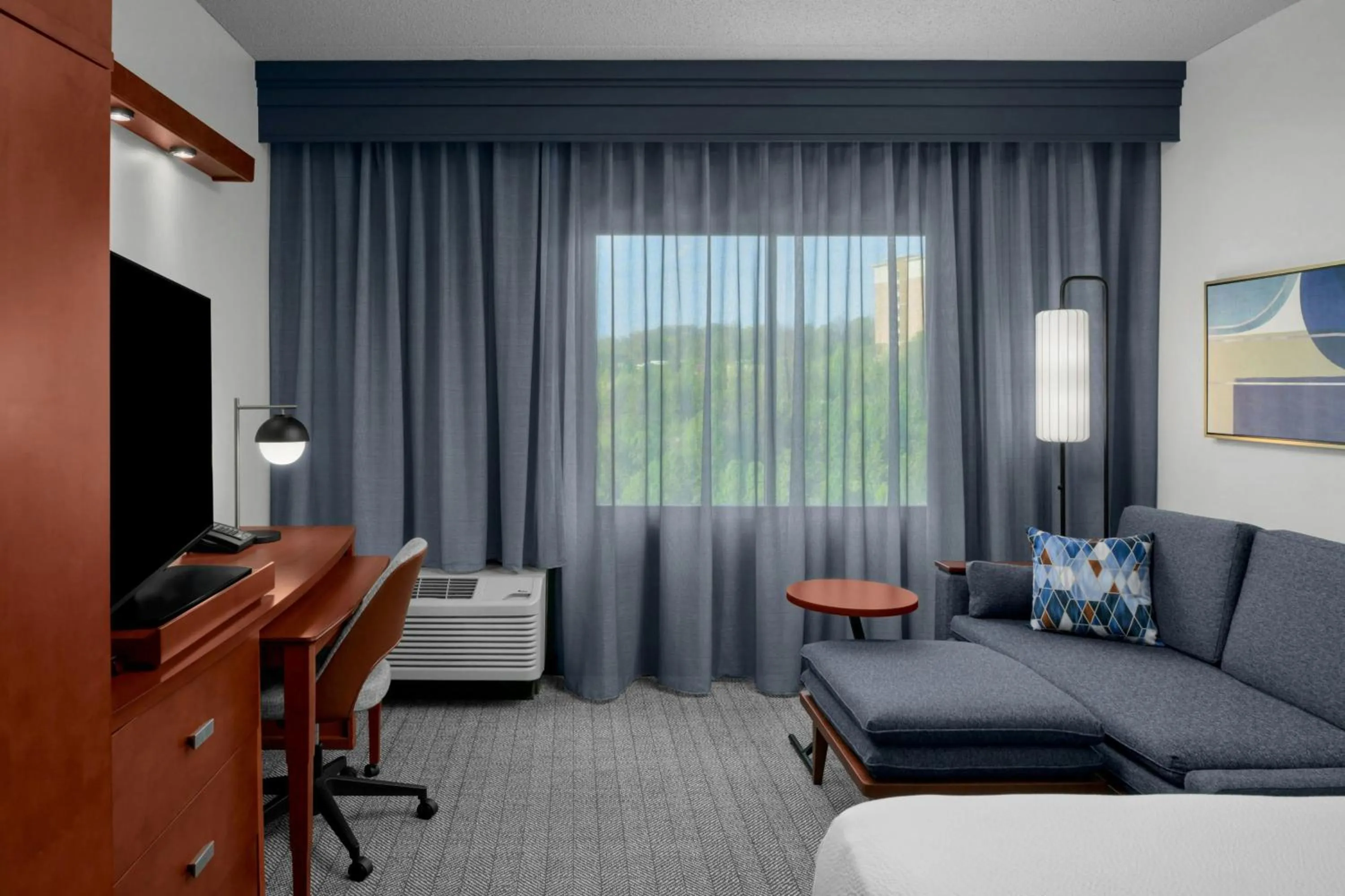 Photo of the whole room in Courtyard Pittsburgh Settlers Ridge/Robinson Township