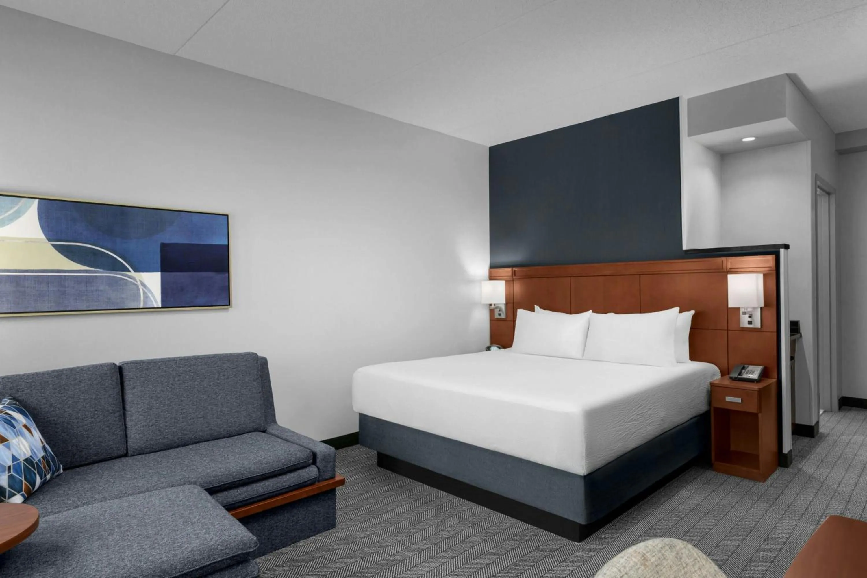 Photo of the whole room, Bed in Courtyard Pittsburgh Settlers Ridge/Robinson Township