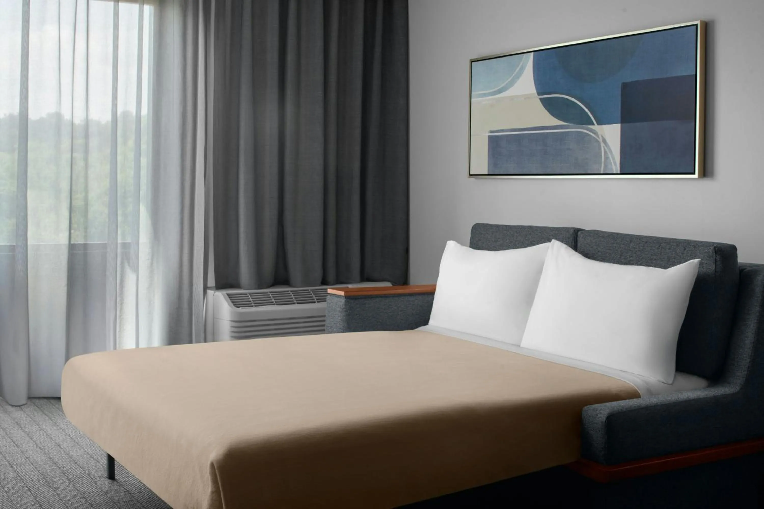 Photo of the whole room, Bed in Courtyard Pittsburgh Settlers Ridge/Robinson Township