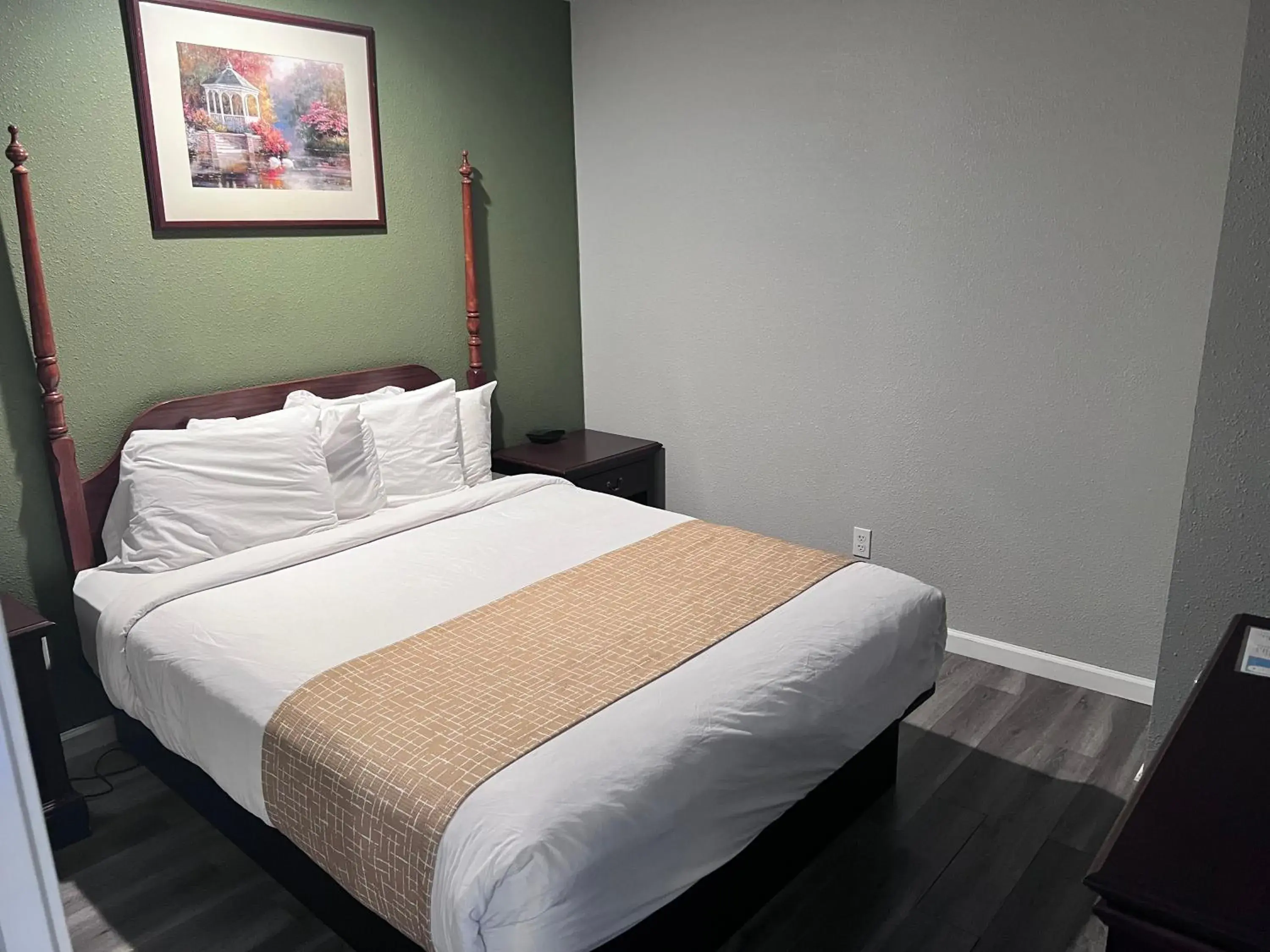 Bed in Travelodge by Wyndham Redding CA Bed in Travelodge by Wyndham Redding CA