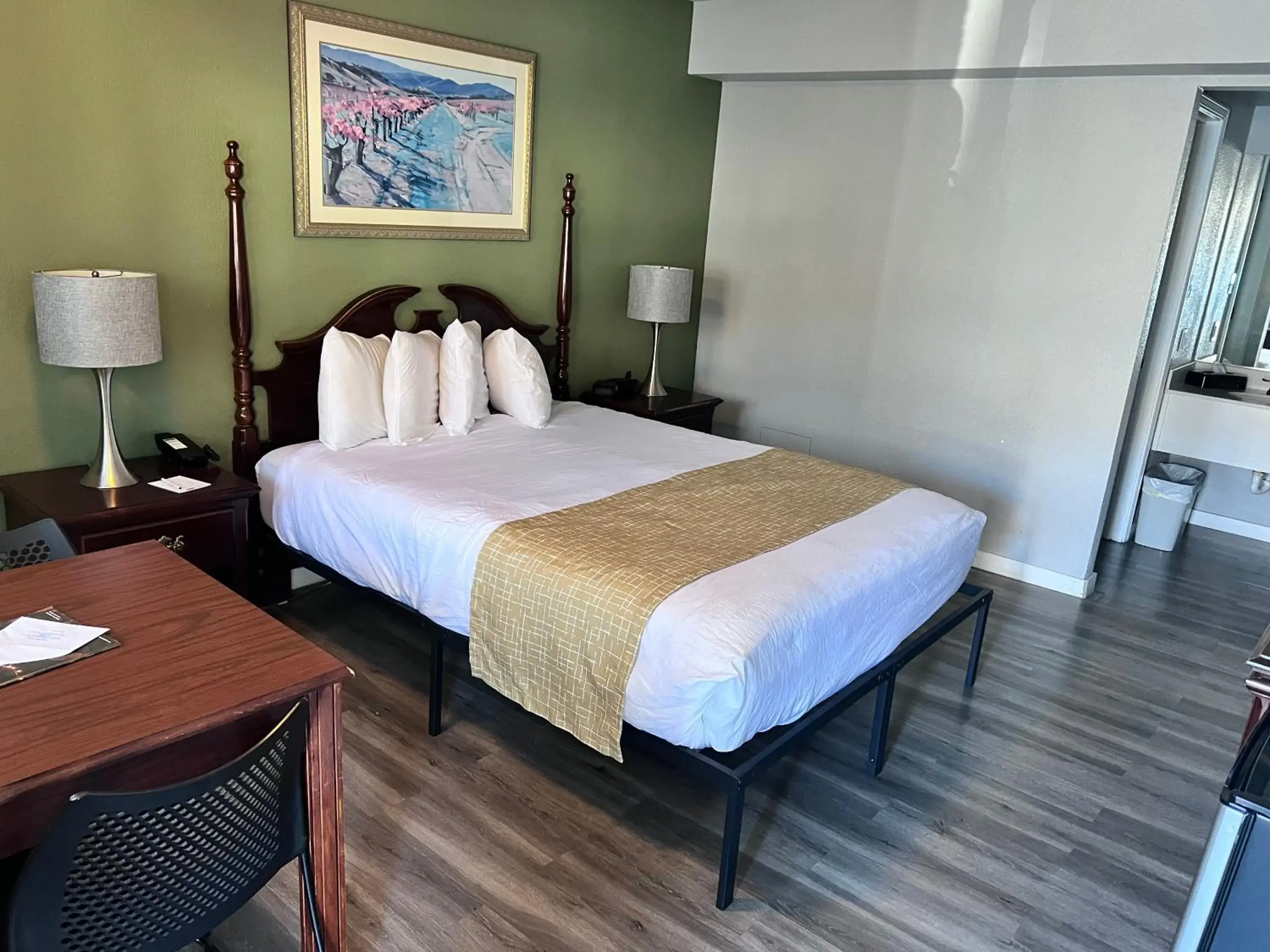 Bed in Travelodge by Wyndham Redding CA Bed in Travelodge by Wyndham Redding CA