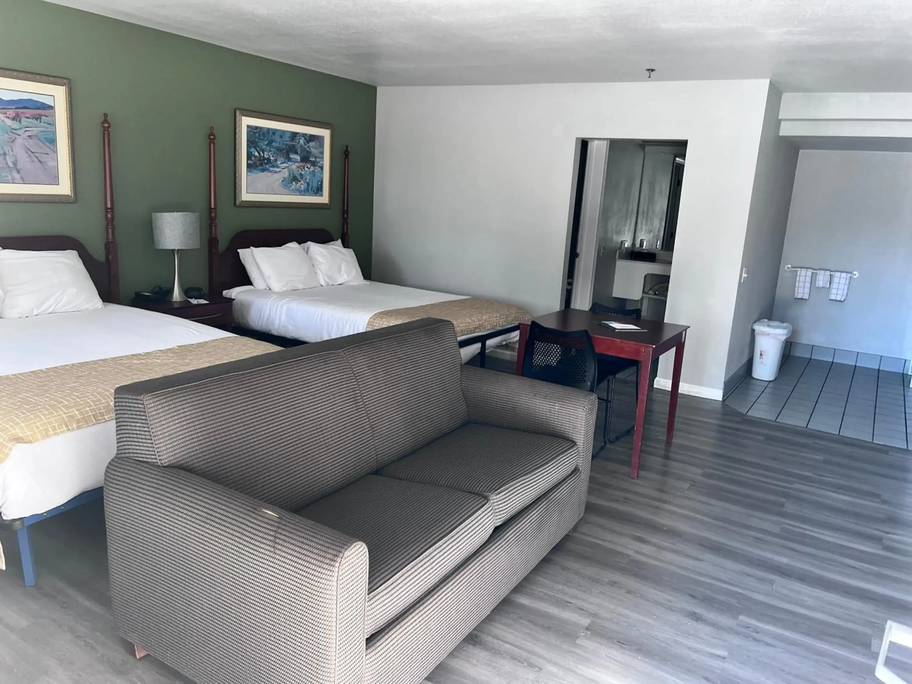 Bedroom, Bed in Travelodge by Wyndham Redding CA Bedroom, Bed in Travelodge by Wyndham Redding CA