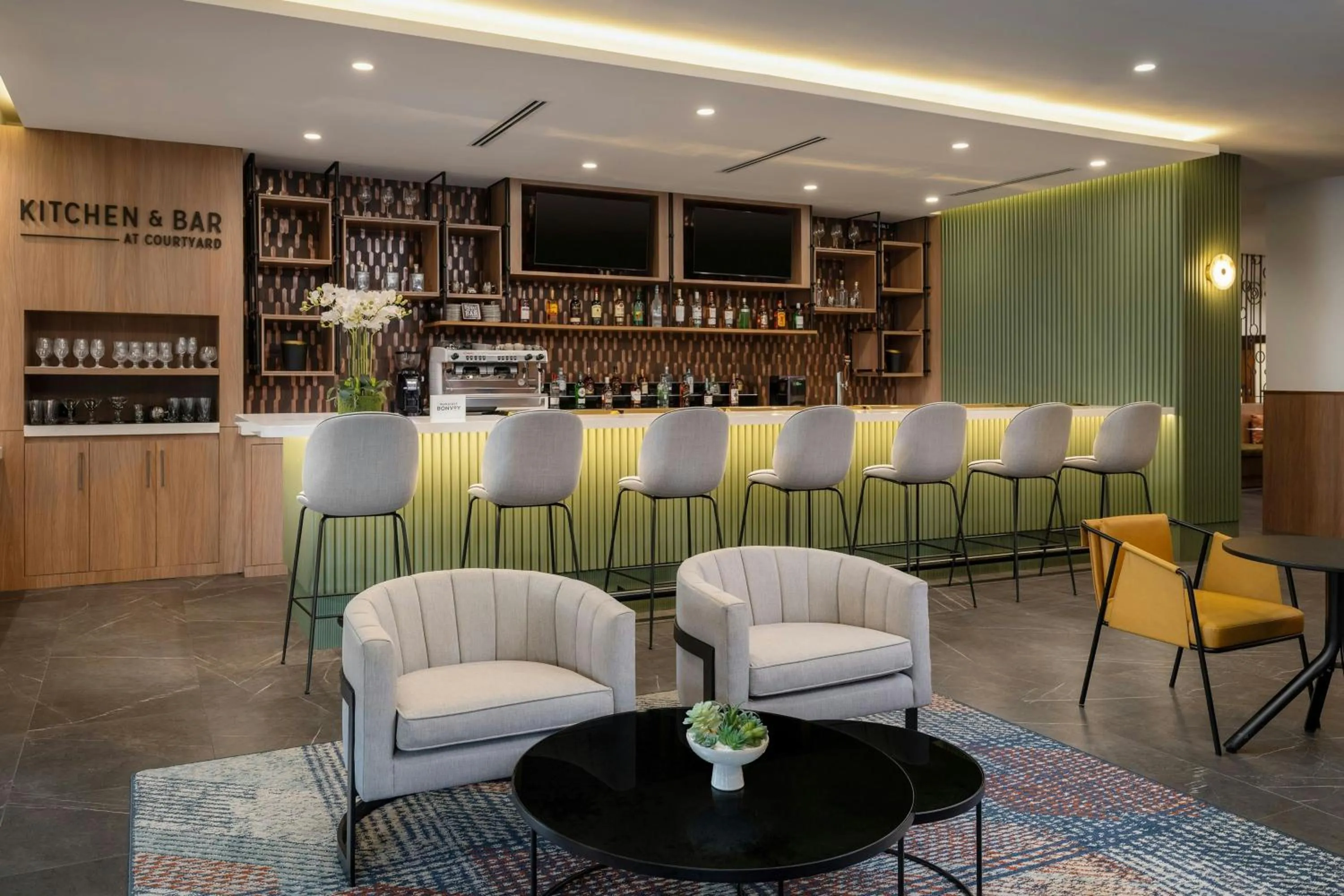 Lounge or bar in Courtyard by Marriott Port of Spain