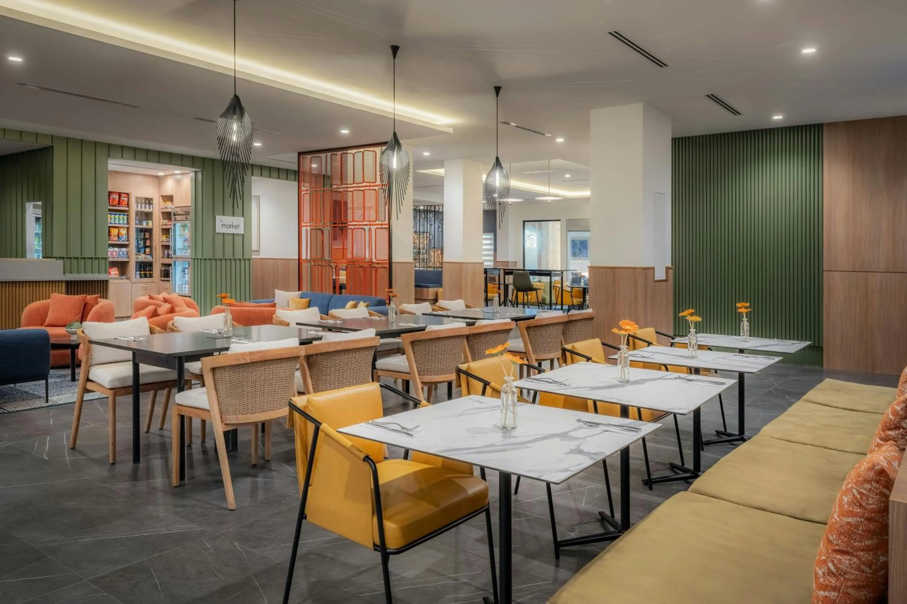 Lounge or bar in Courtyard by Marriott Port of Spain