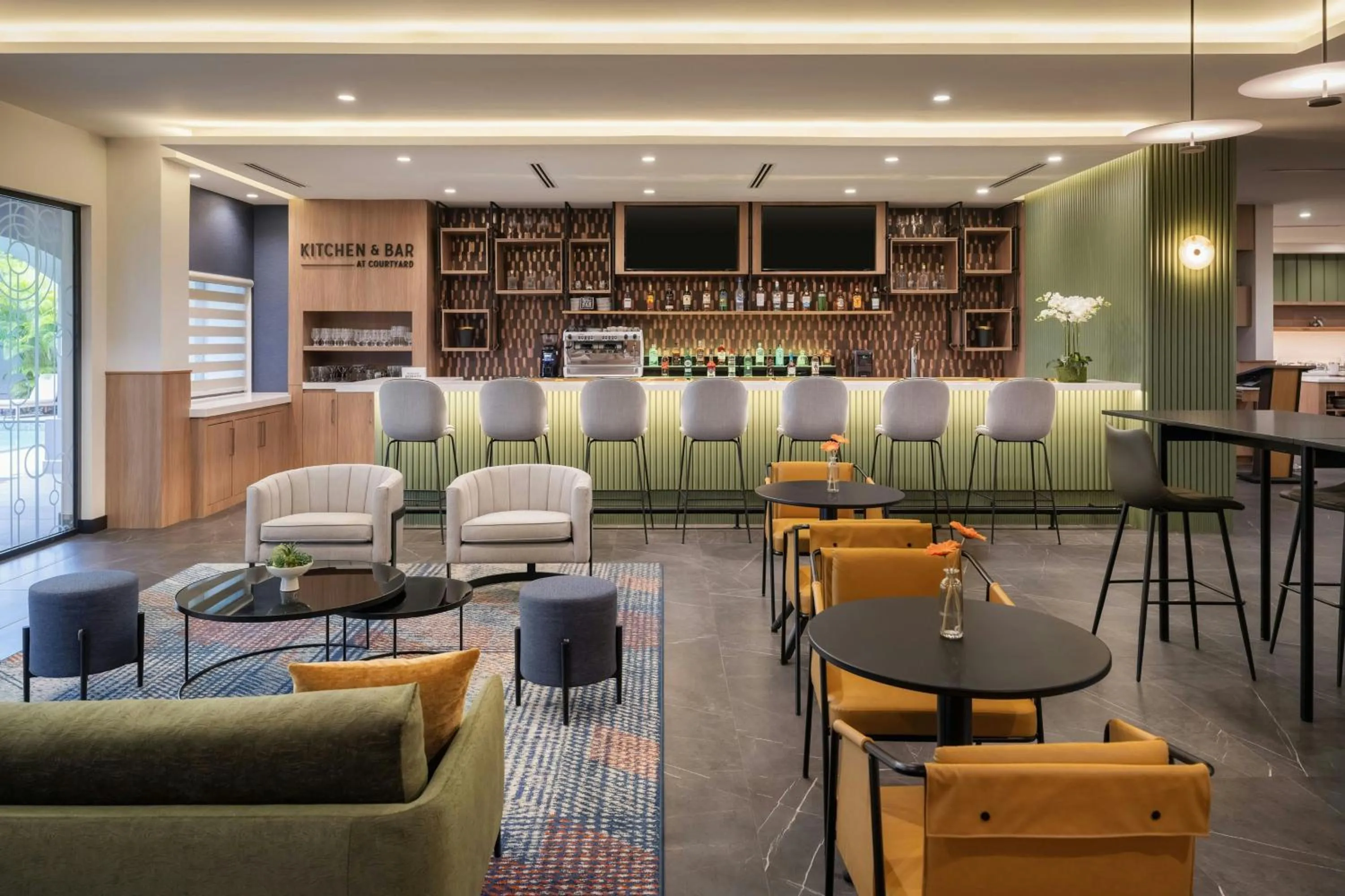 Lounge or bar in Courtyard by Marriott Port of Spain