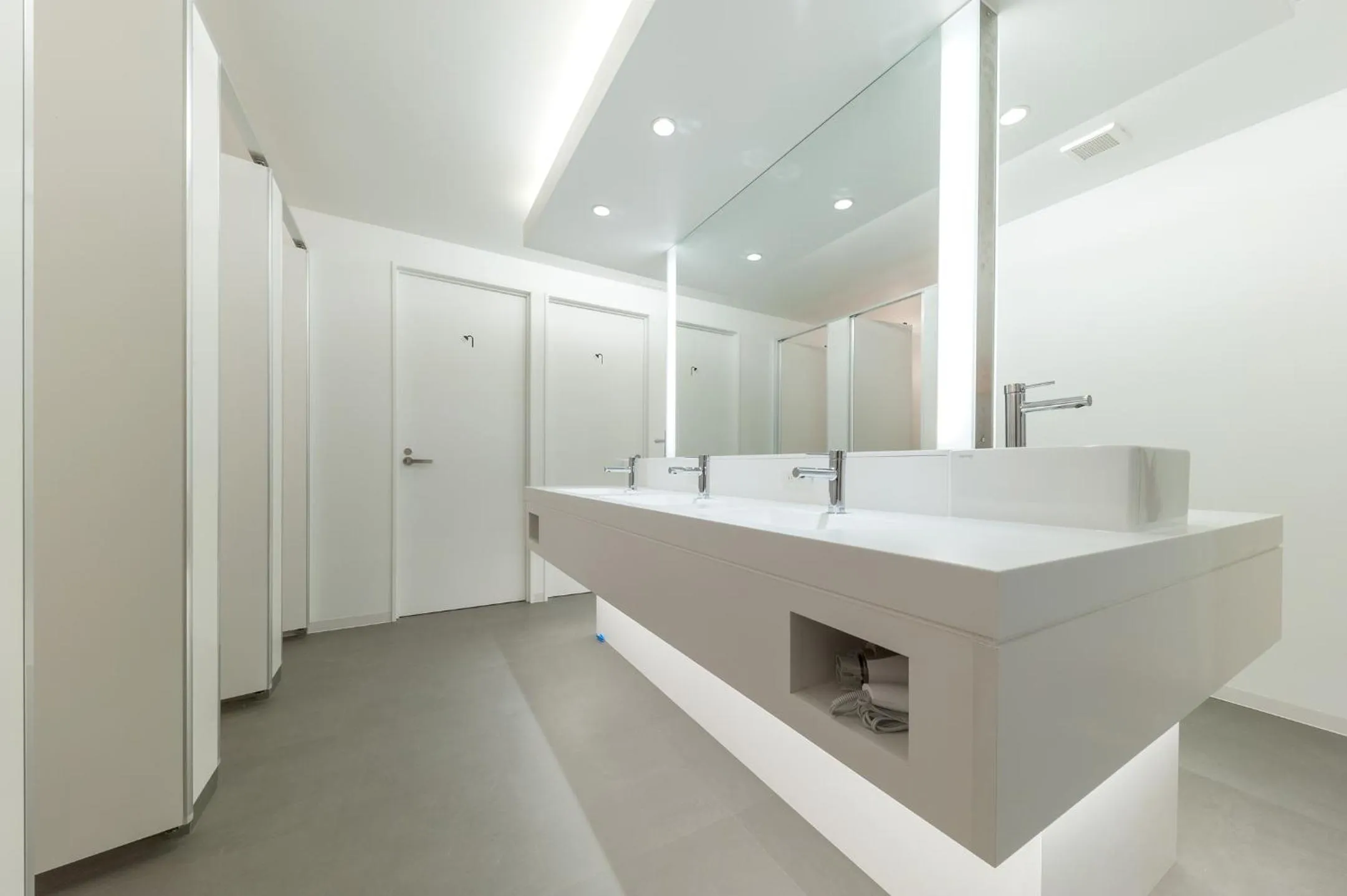 Shower in &AND HOSTEL AKIHABARA