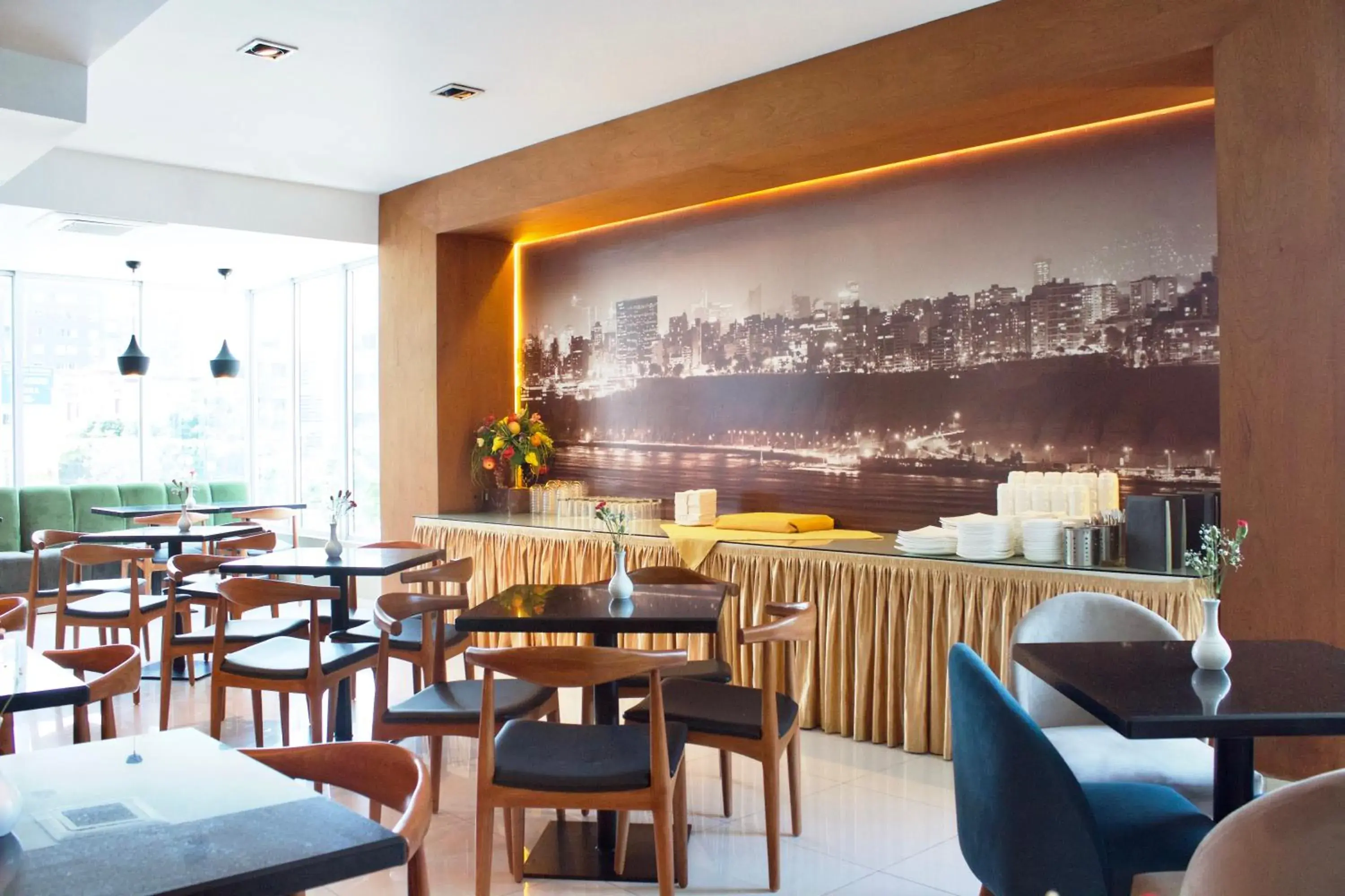 Restaurant/places to eat in Habitat Hotel Restaurant/places to eat in Habitat Hotel