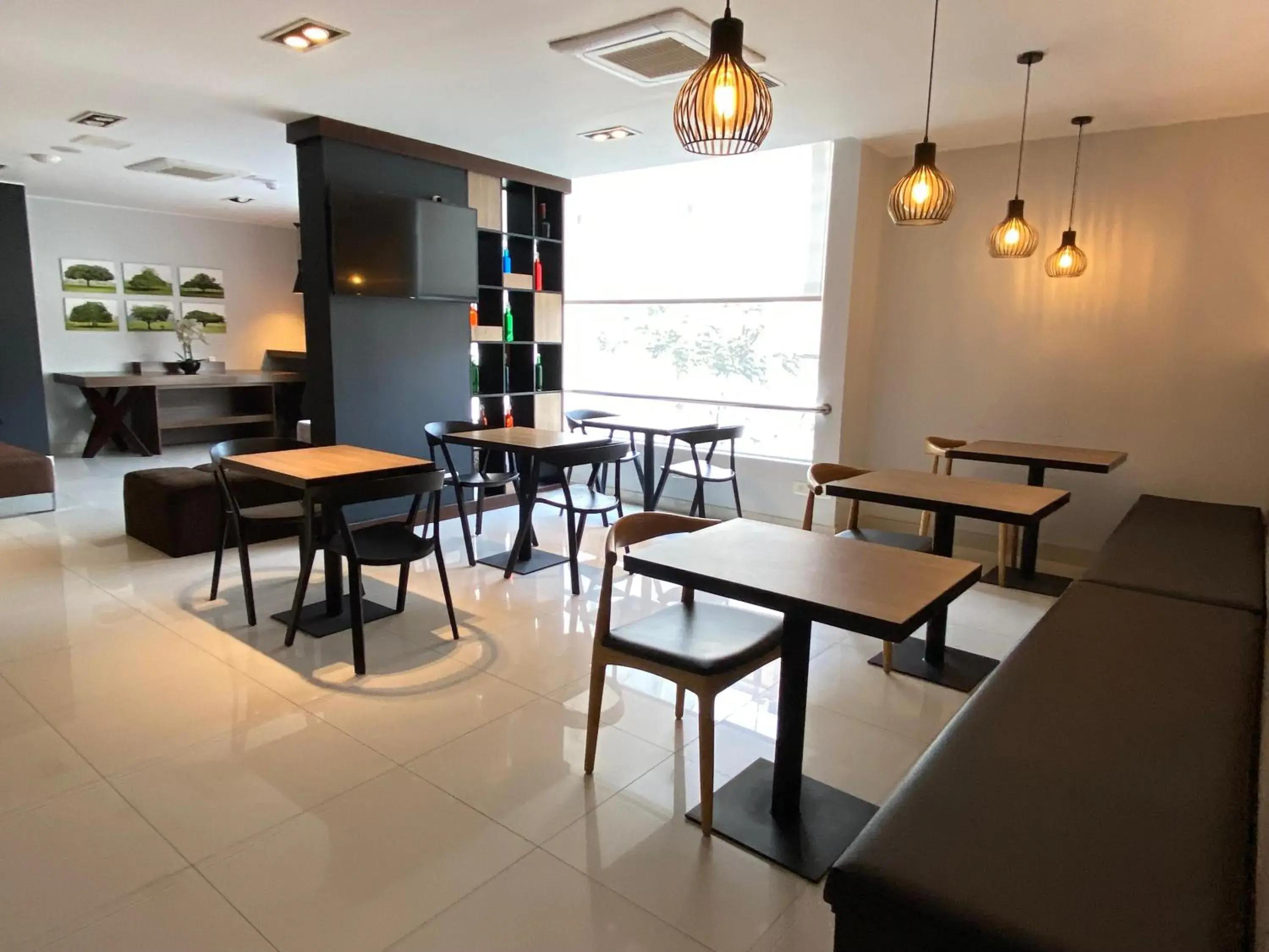 Restaurant/places to eat in Habitat Hotel Restaurant/places to eat in Habitat Hotel