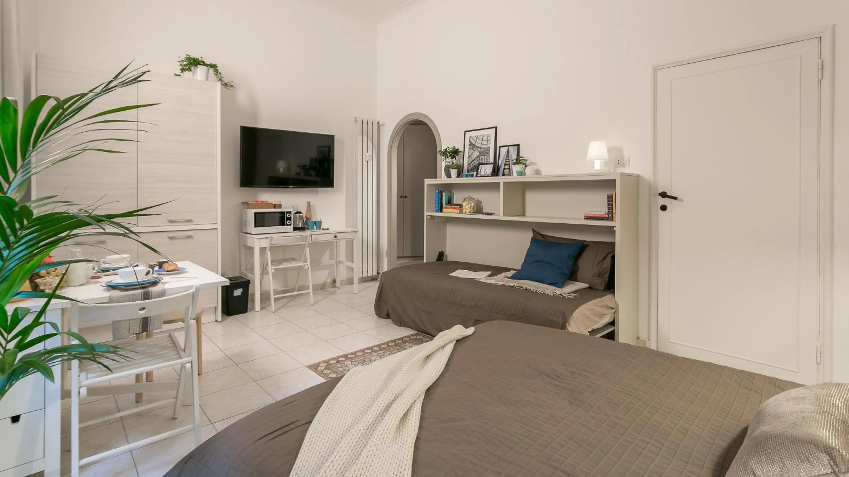 Photo of the whole room, Bed in Next Stop - Central Station