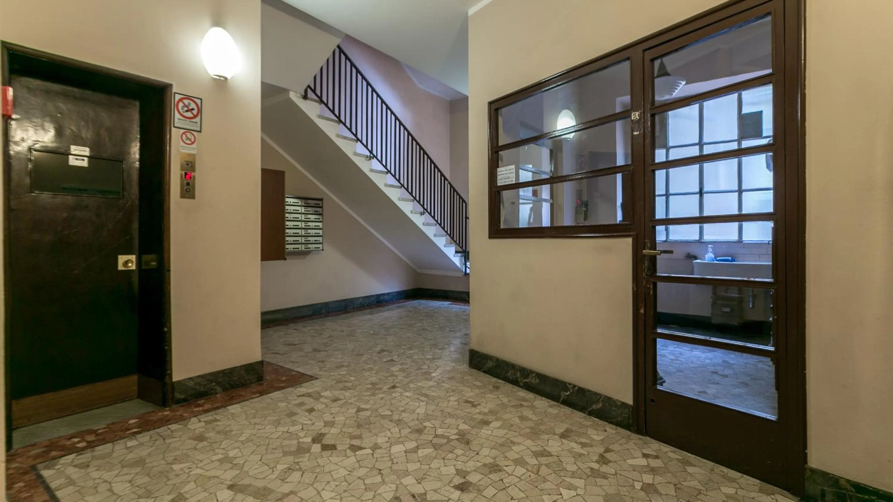 Lobby or reception in Next Stop - Central Station