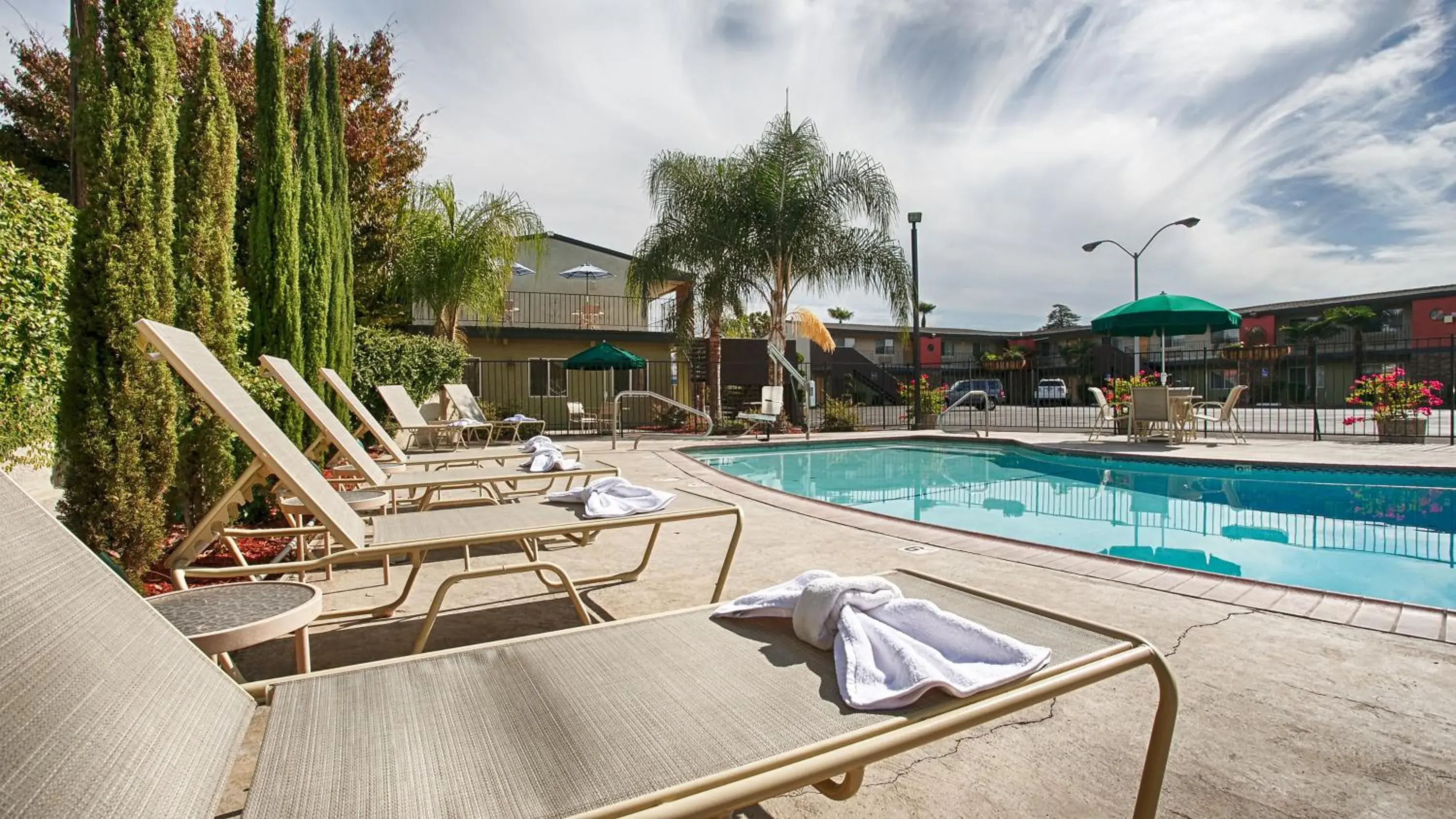 Swimming pool in Days Inn & Suites by Wyndham Lodi Swimming pool in Days Inn & Suites by Wyndham Lodi
