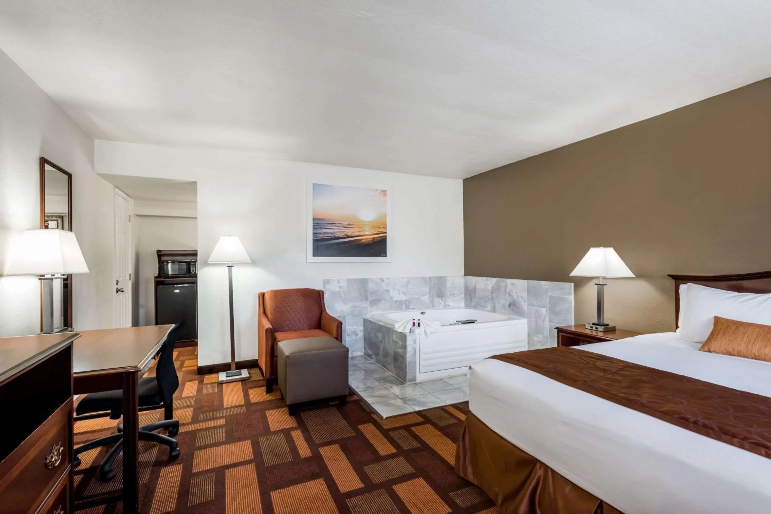 Photo of the whole room, Bed in Days Inn & Suites by Wyndham Lodi