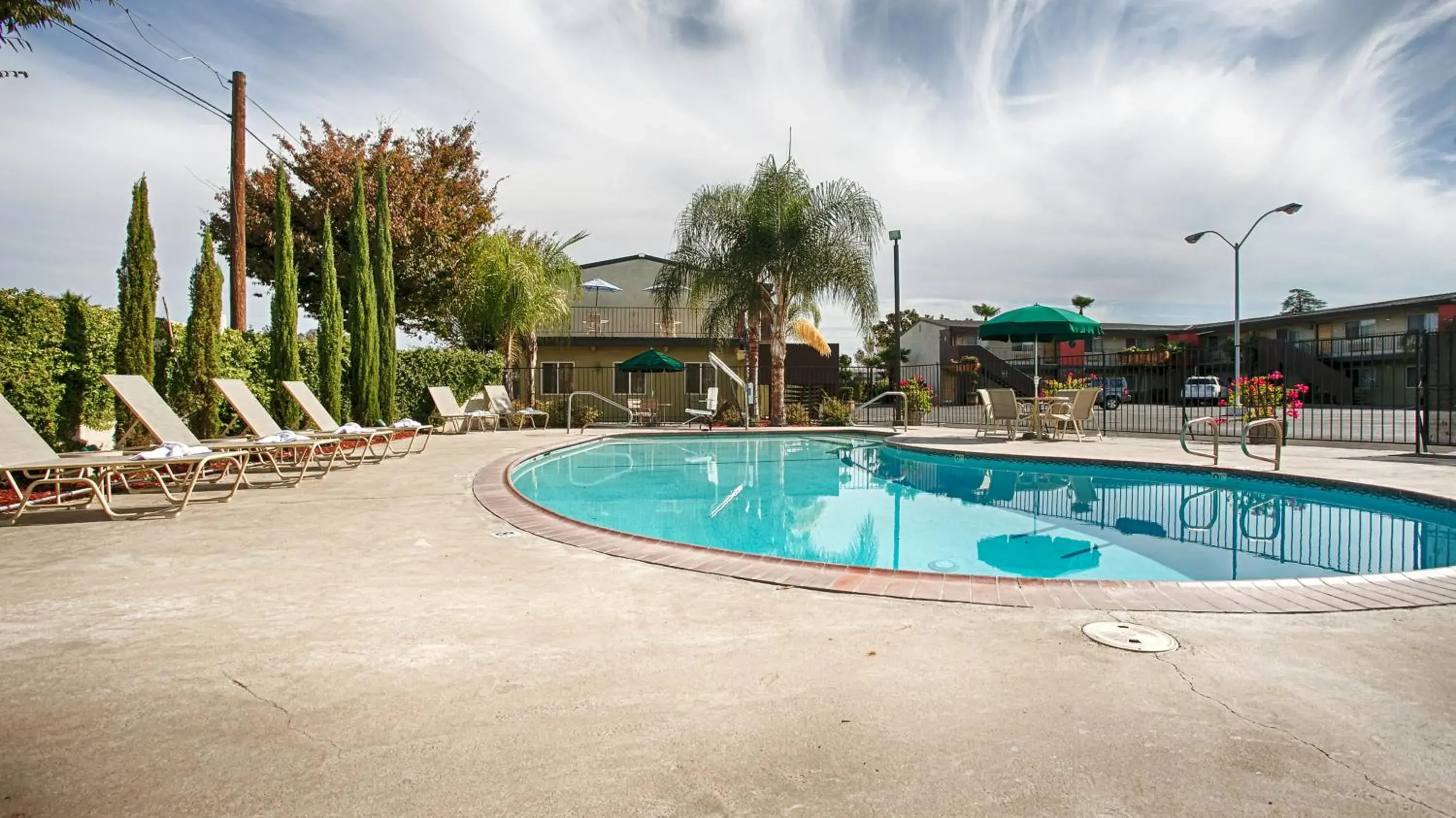 Swimming pool in Days Inn & Suites by Wyndham Lodi Swimming pool in Days Inn & Suites by Wyndham Lodi
