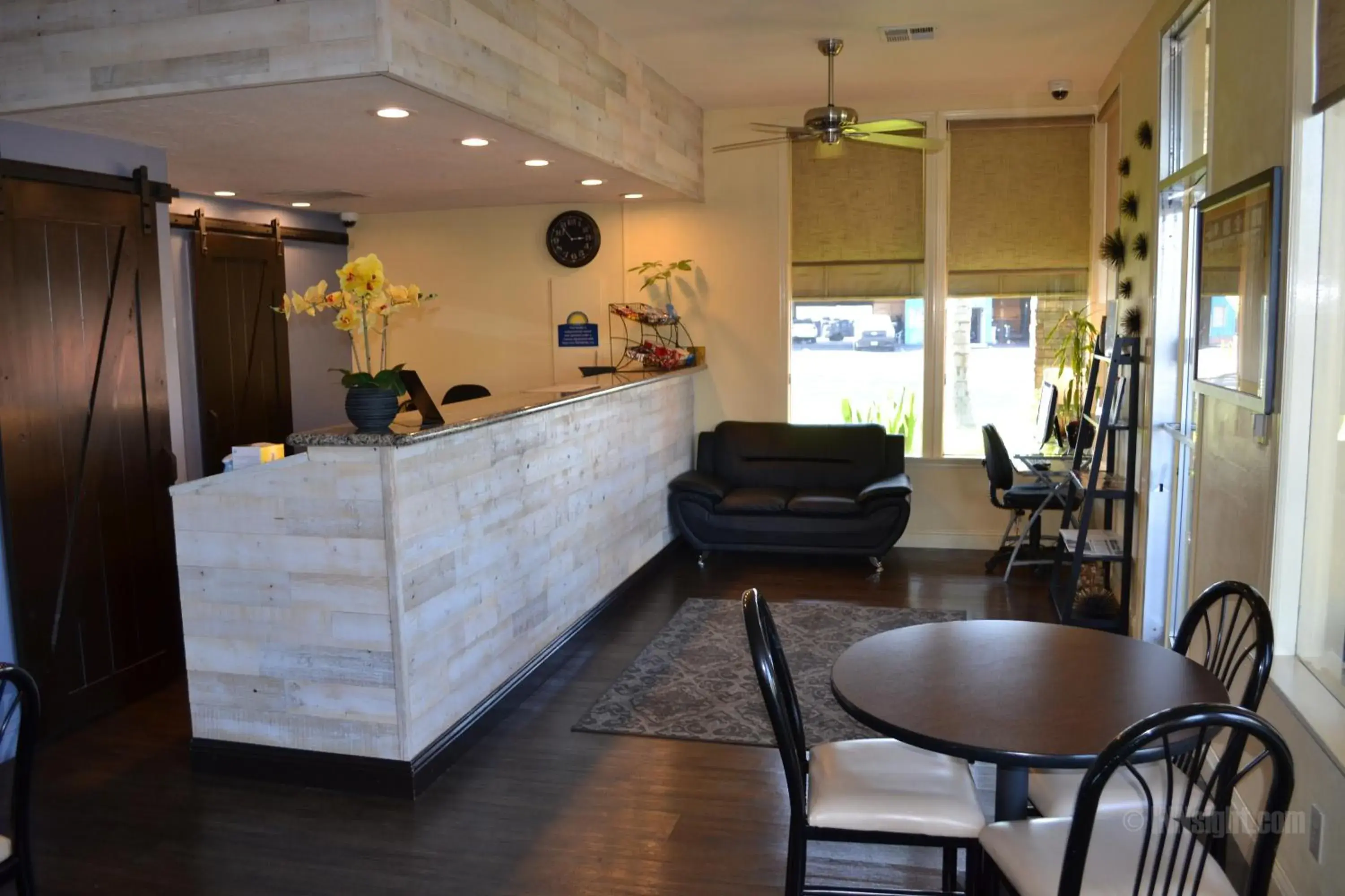 Lobby or reception in Days Inn & Suites by Wyndham Lodi Lobby or reception in Days Inn & Suites by Wyndham Lodi