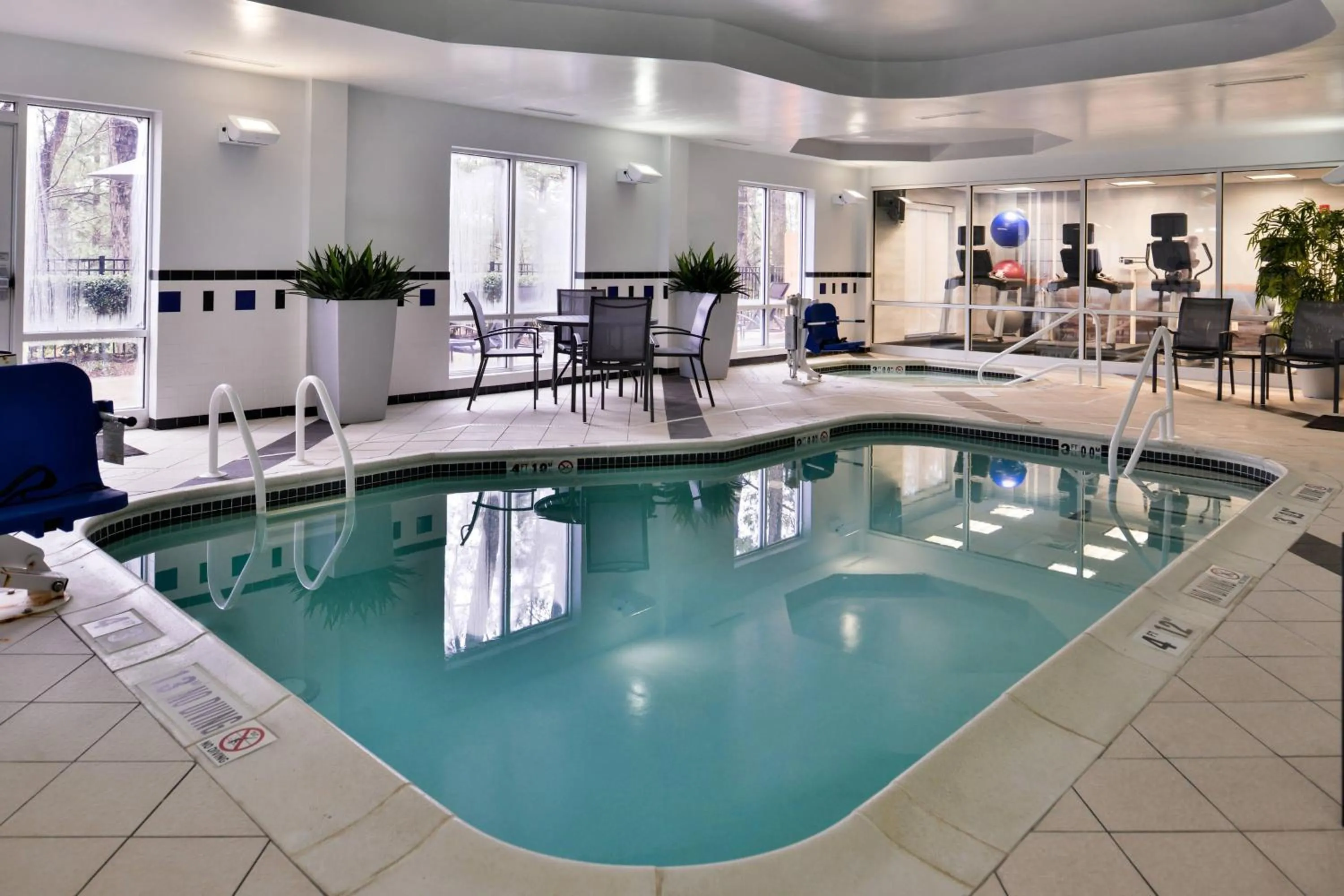 Swimming pool in Fairfield Inn & Suites Raleigh-Durham Airport/Brier Creek