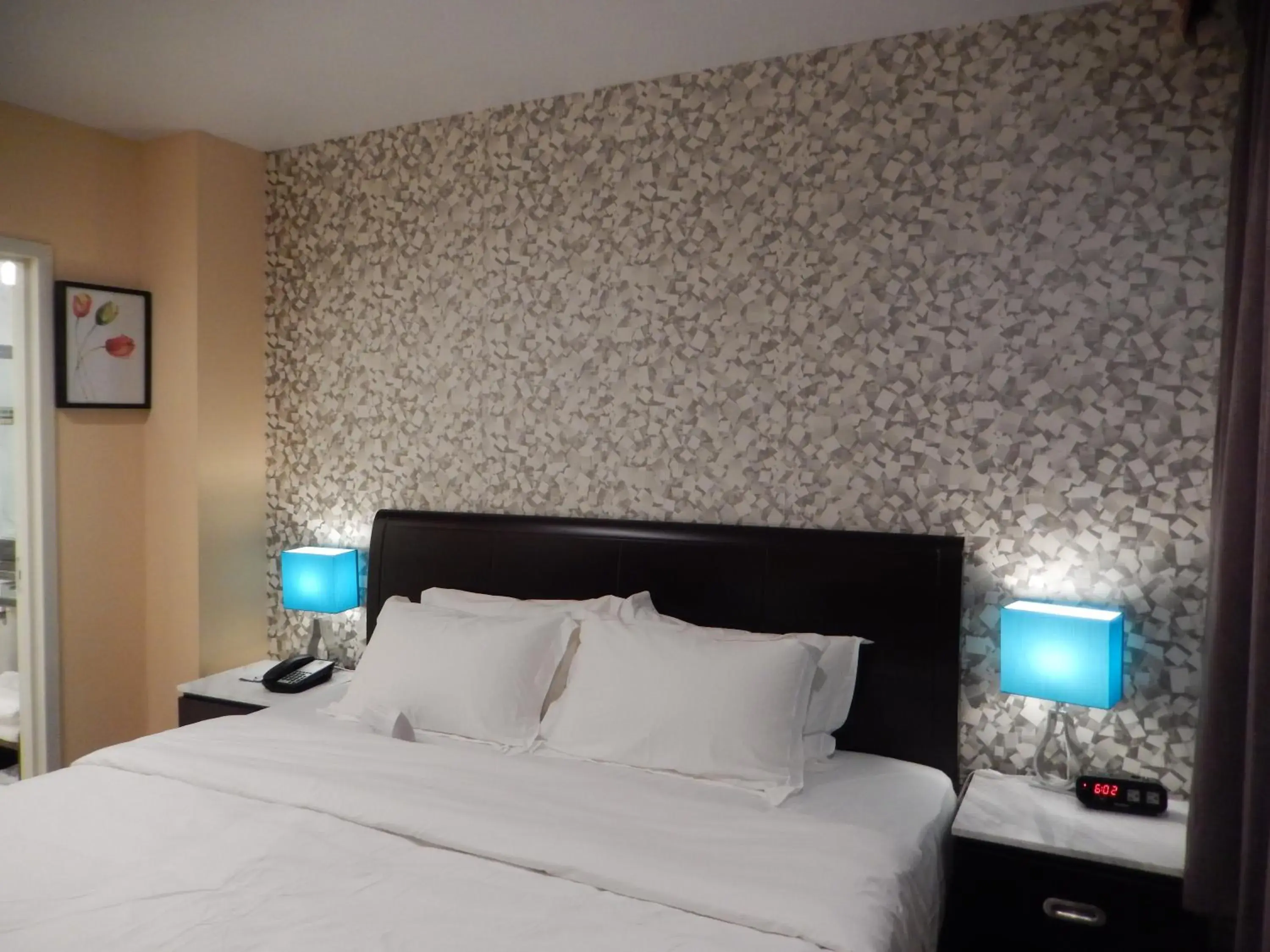 Bed in Quality Inn near Sunset Park Bed in Quality Inn near Sunset Park