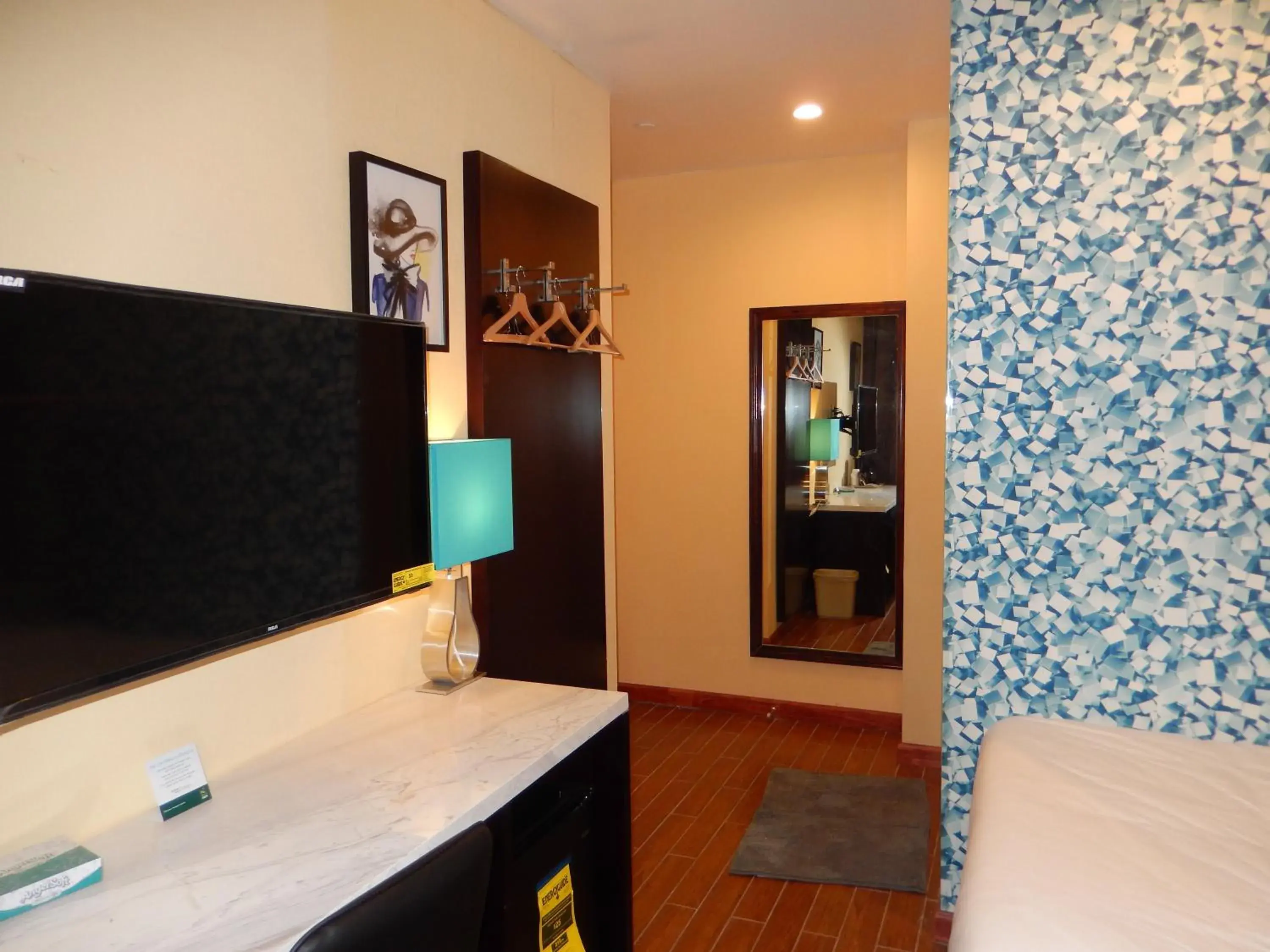 Bed in Quality Inn near Sunset Park Bed in Quality Inn near Sunset Park