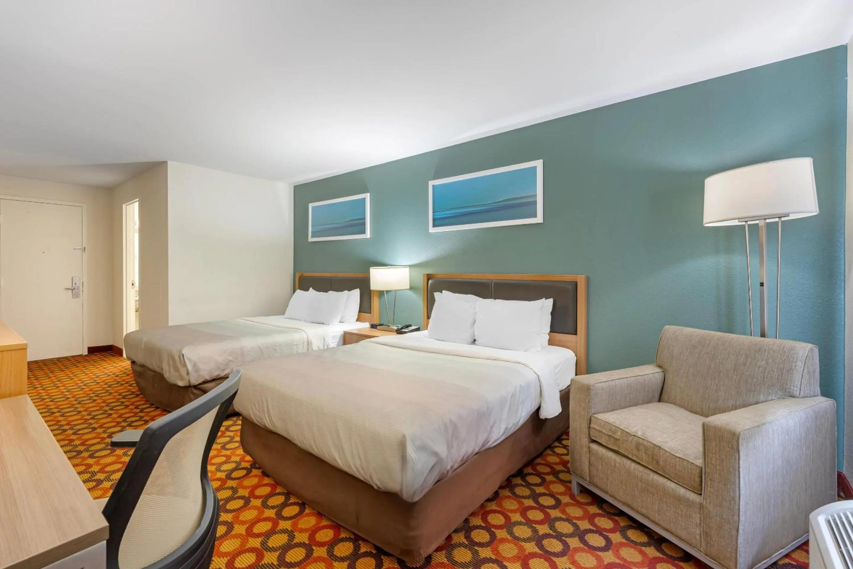 Bedroom, Bed in Quality Inn Enola - Harrisburg