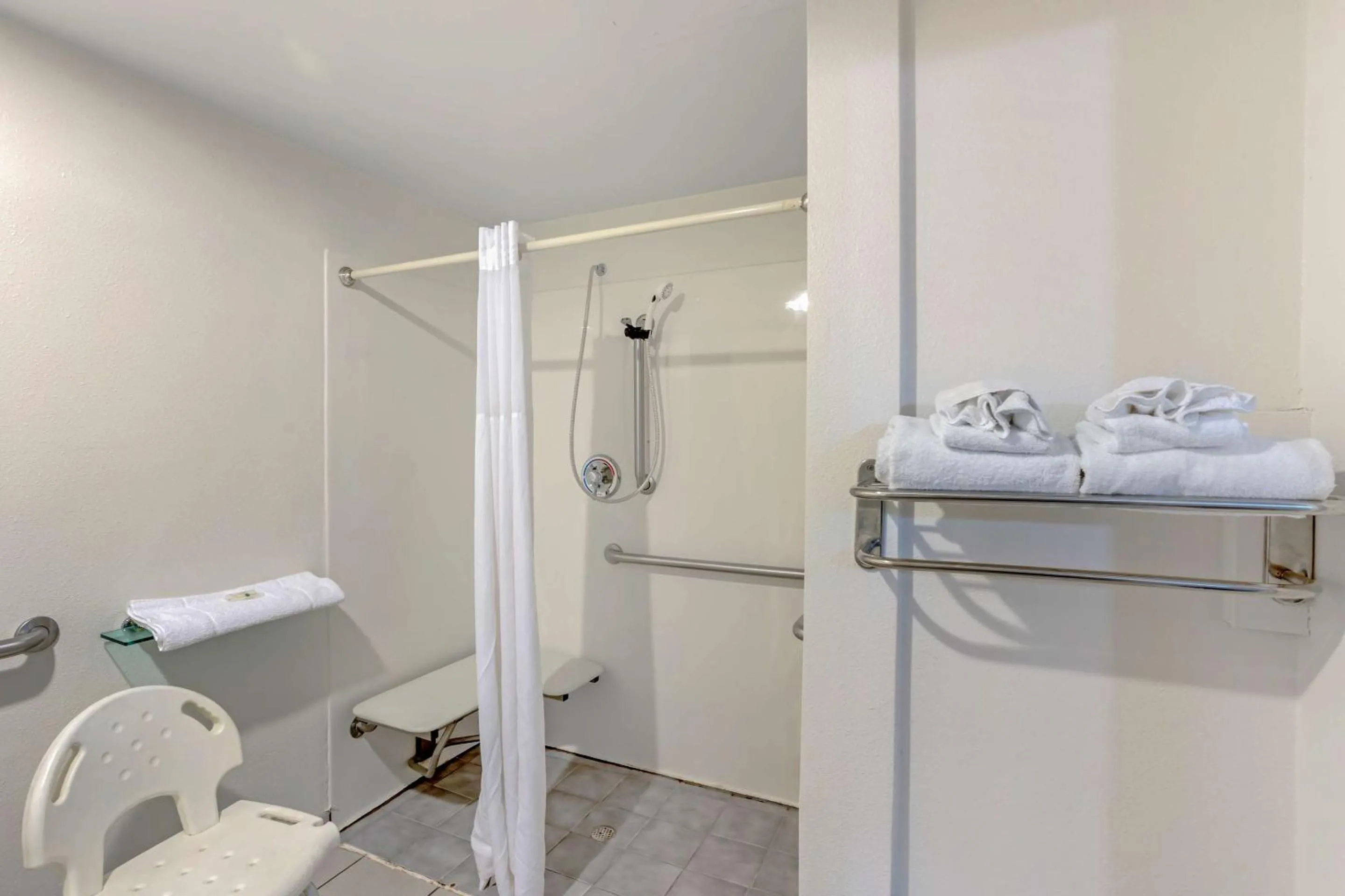 Bedroom in Quality Inn Enola - Harrisburg