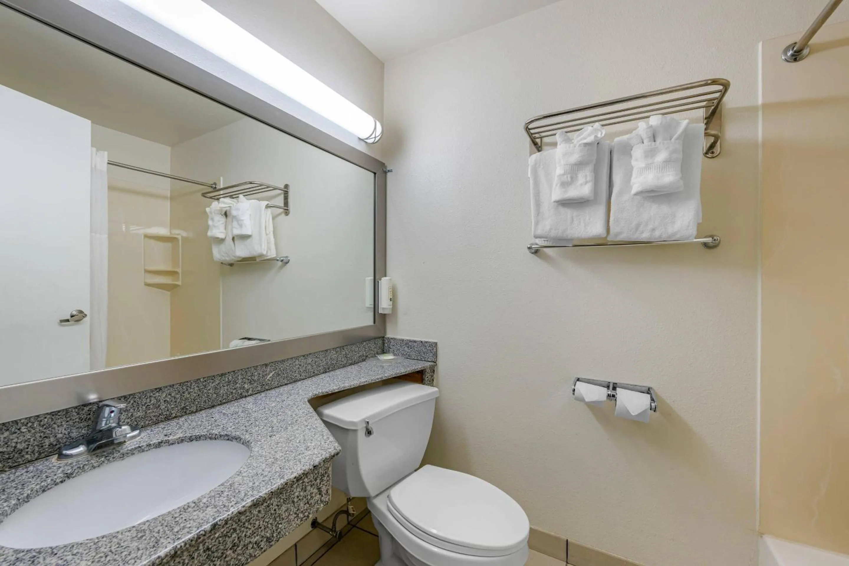 Bedroom in Quality Inn Enola - Harrisburg