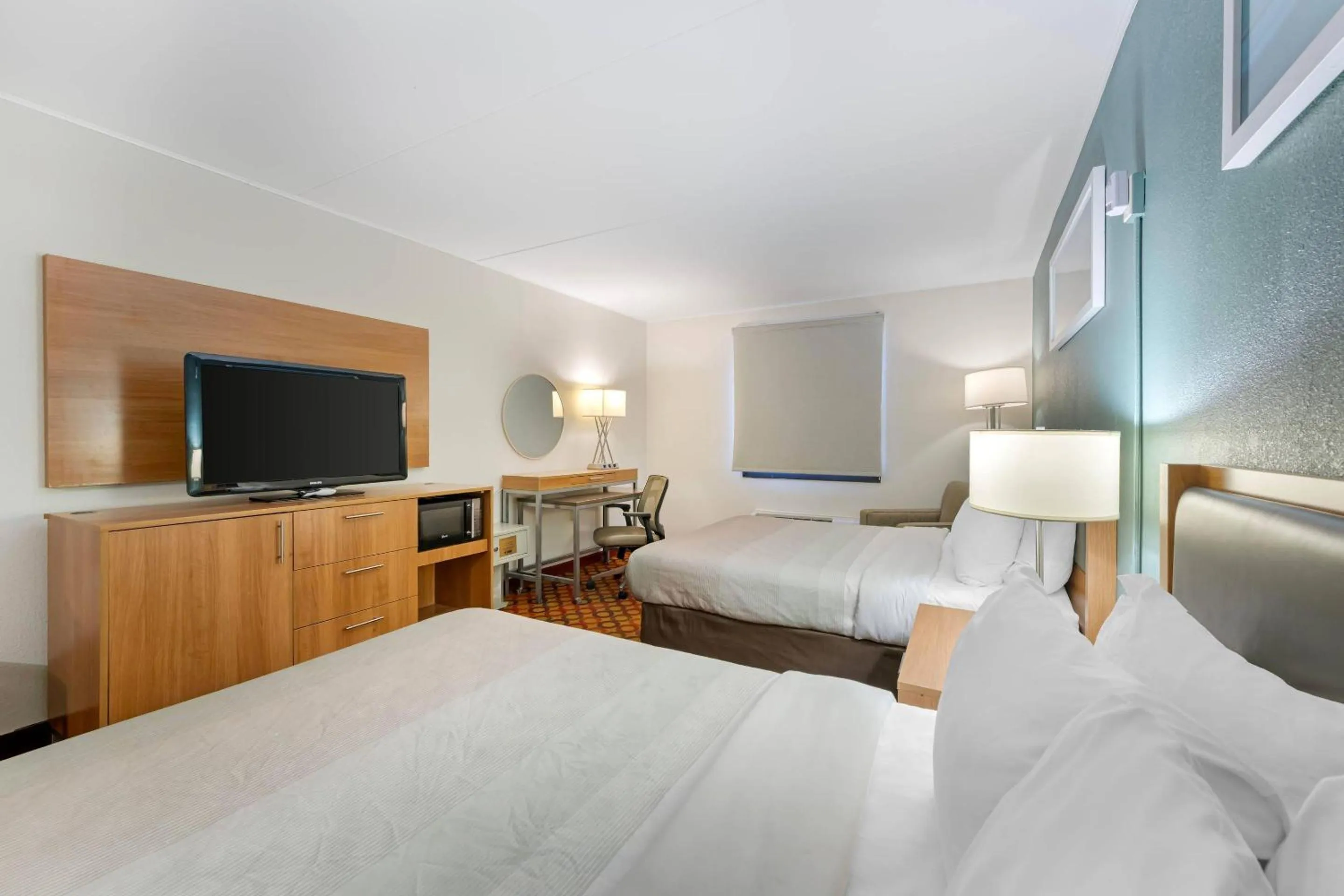 Bedroom, Bed in Quality Inn Enola - Harrisburg