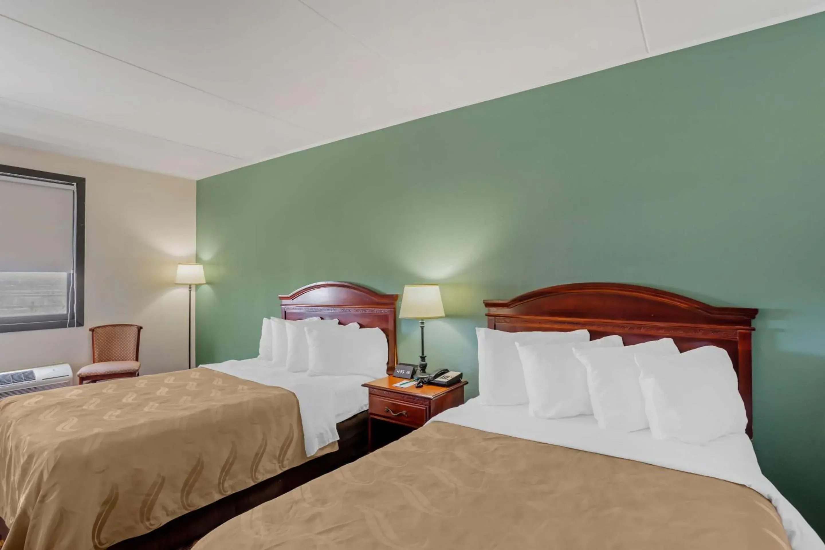 Bedroom, Bed in Quality Inn Enola - Harrisburg Bedroom, Bed in Quality Inn Enola - Harrisburg