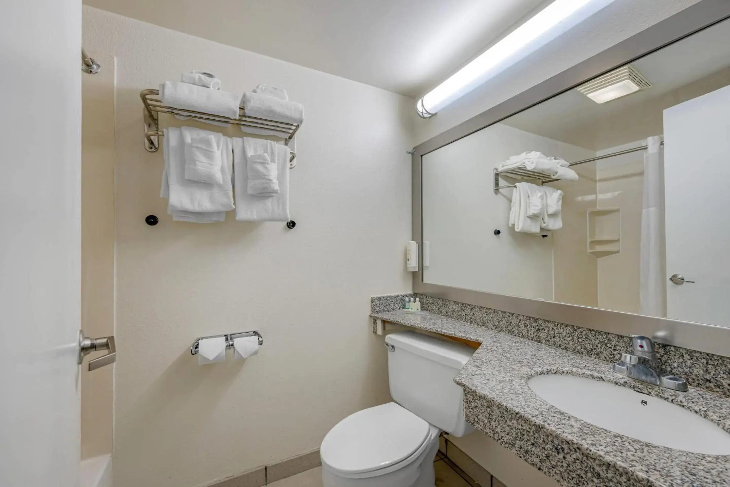 Bedroom in Quality Inn Enola - Harrisburg Bedroom in Quality Inn Enola - Harrisburg