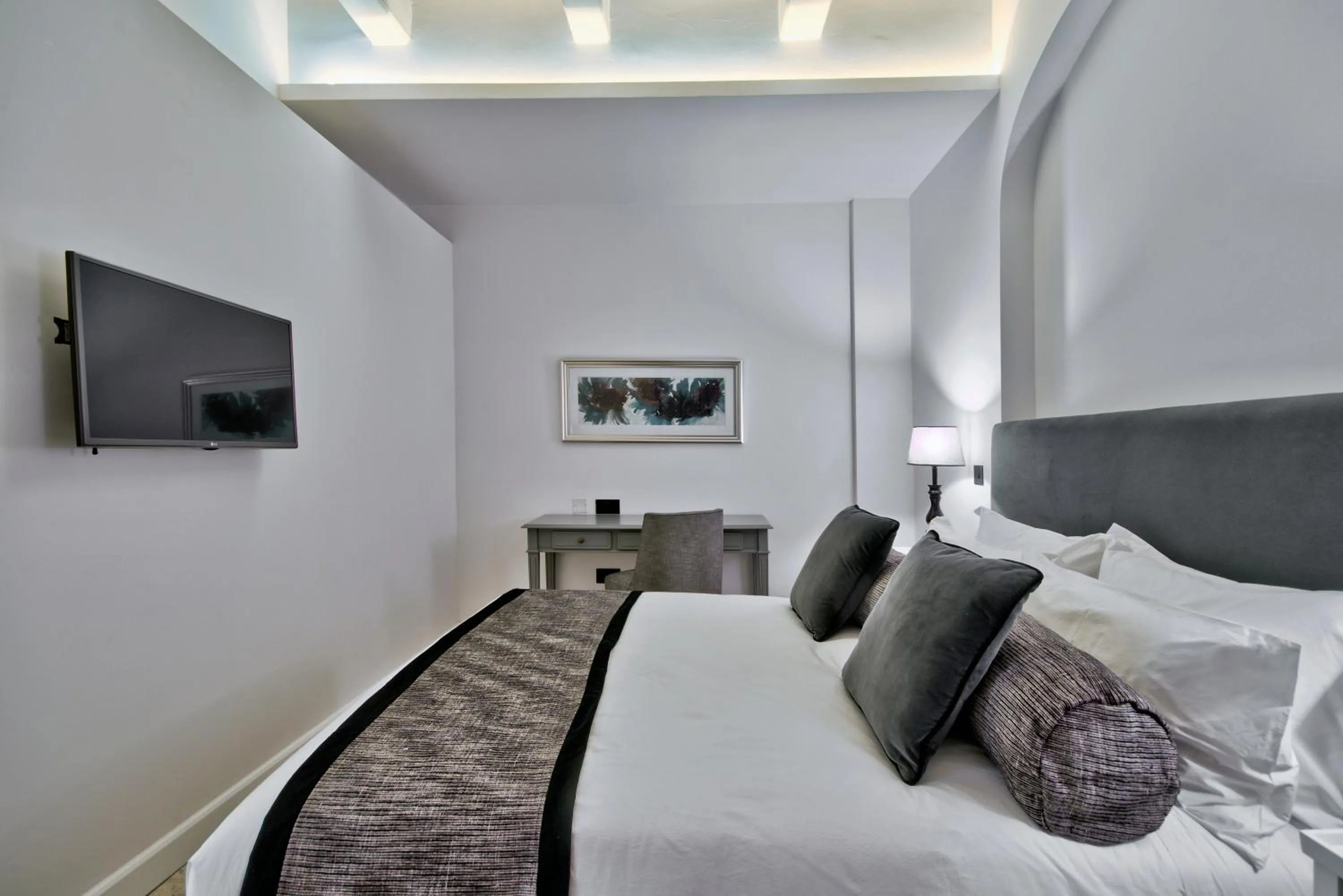 Bedroom, Bed in 66 Saint Paul's & Spa