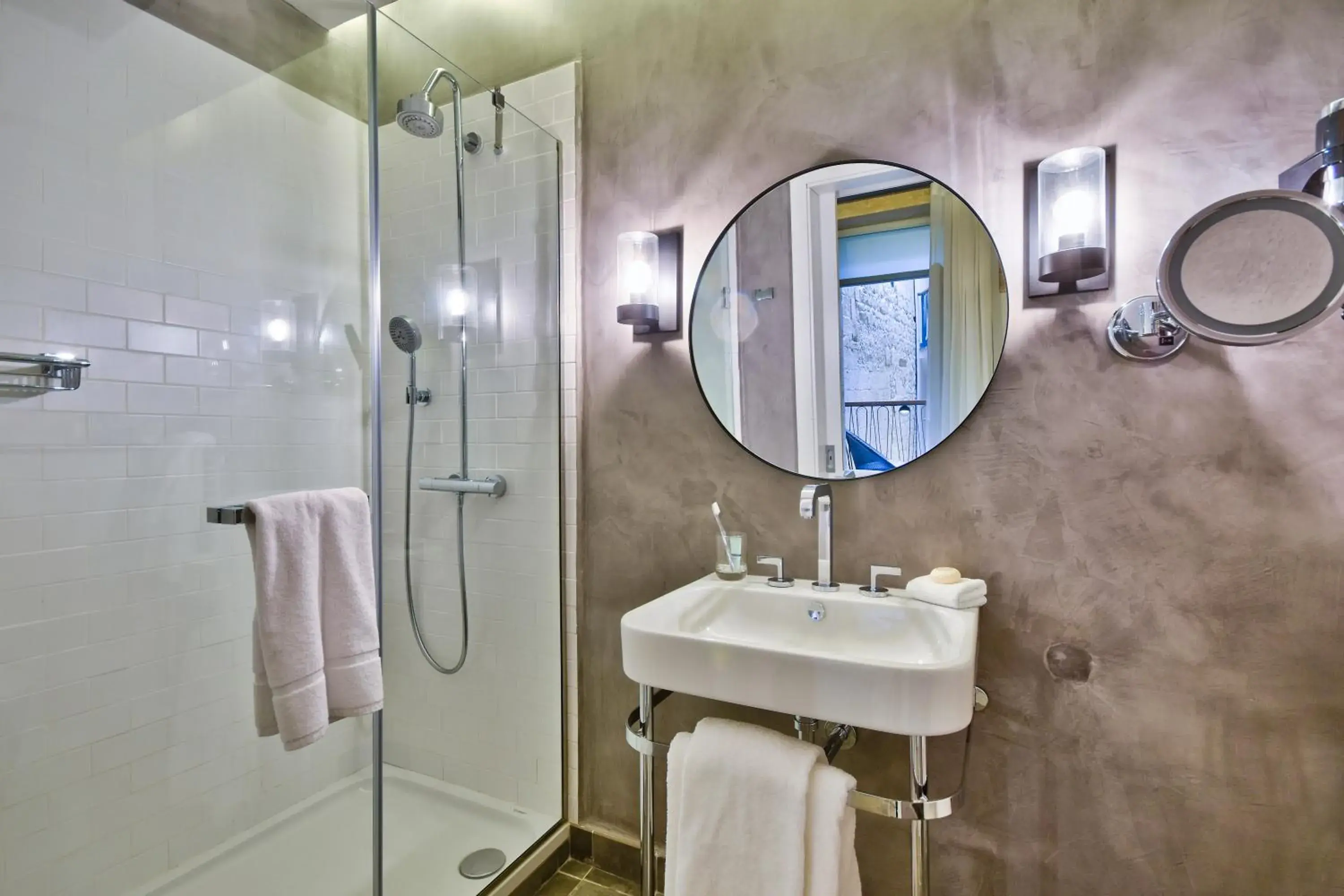 Deluxe Double or Twin Internal Courtyard Room in 66 Saint Paul's & Spa Deluxe Double or Twin Internal Courtyard Room in 66 Saint Paul's & Spa