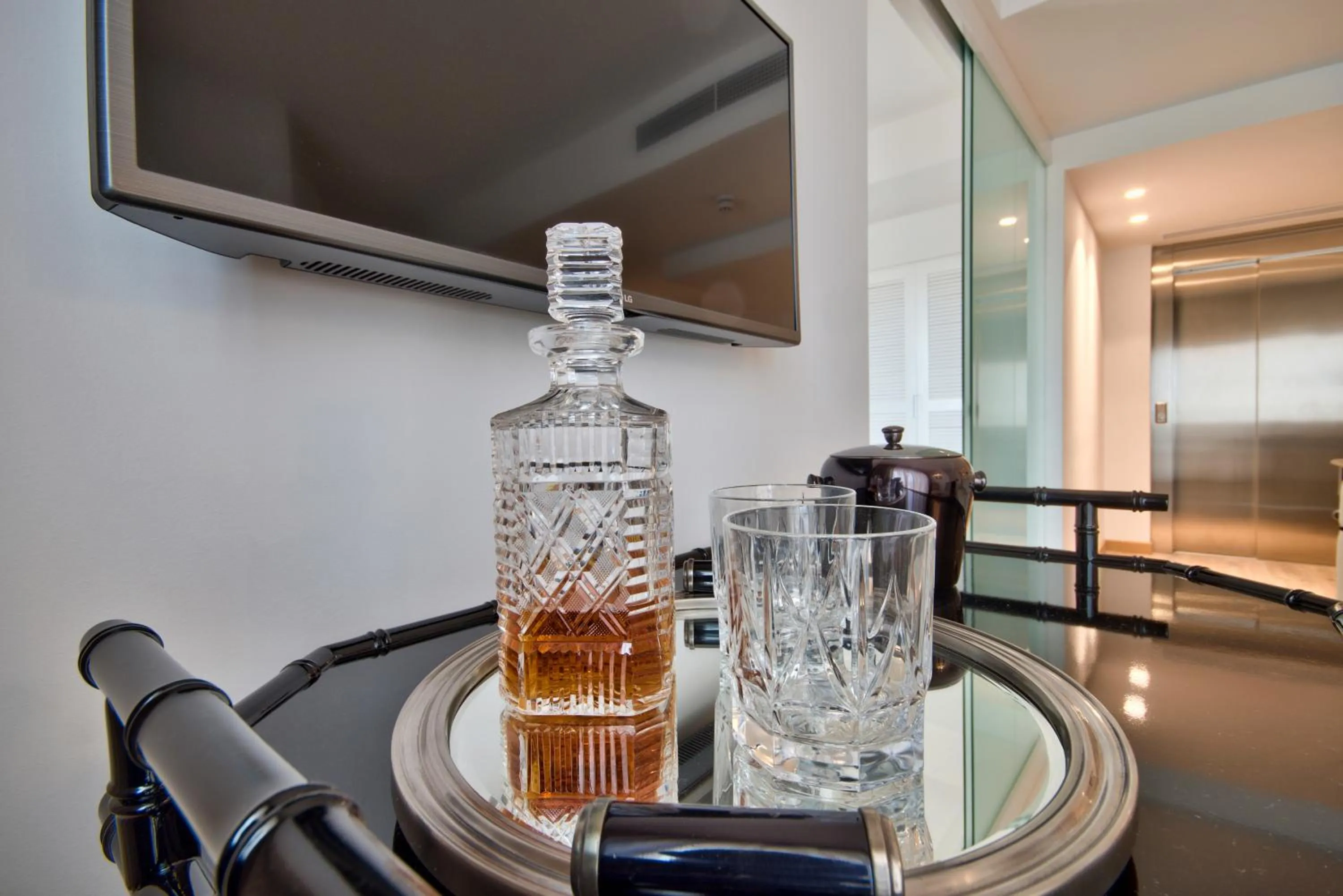 Alcoholic drinks in 66 Saint Paul's & Spa