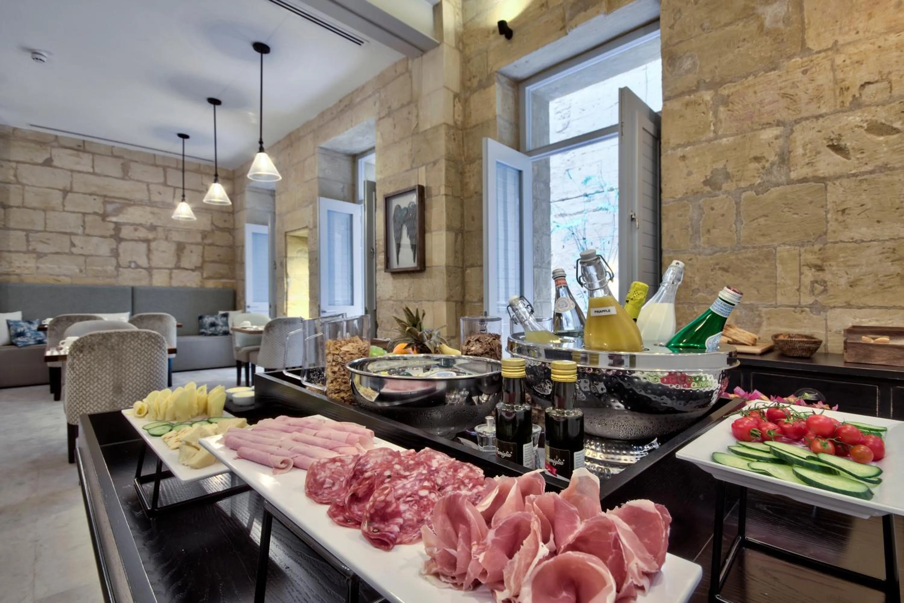 Breakfast in 66 Saint Paul's & Spa