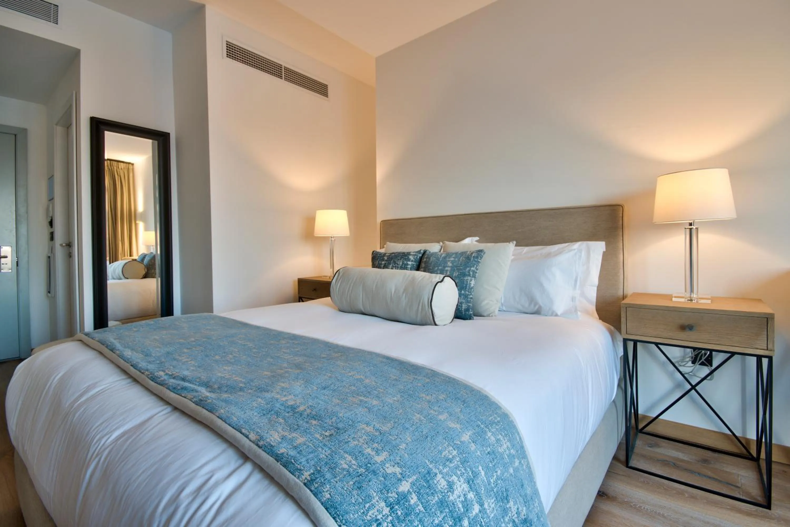 Bed in 66 Saint Paul's & Spa