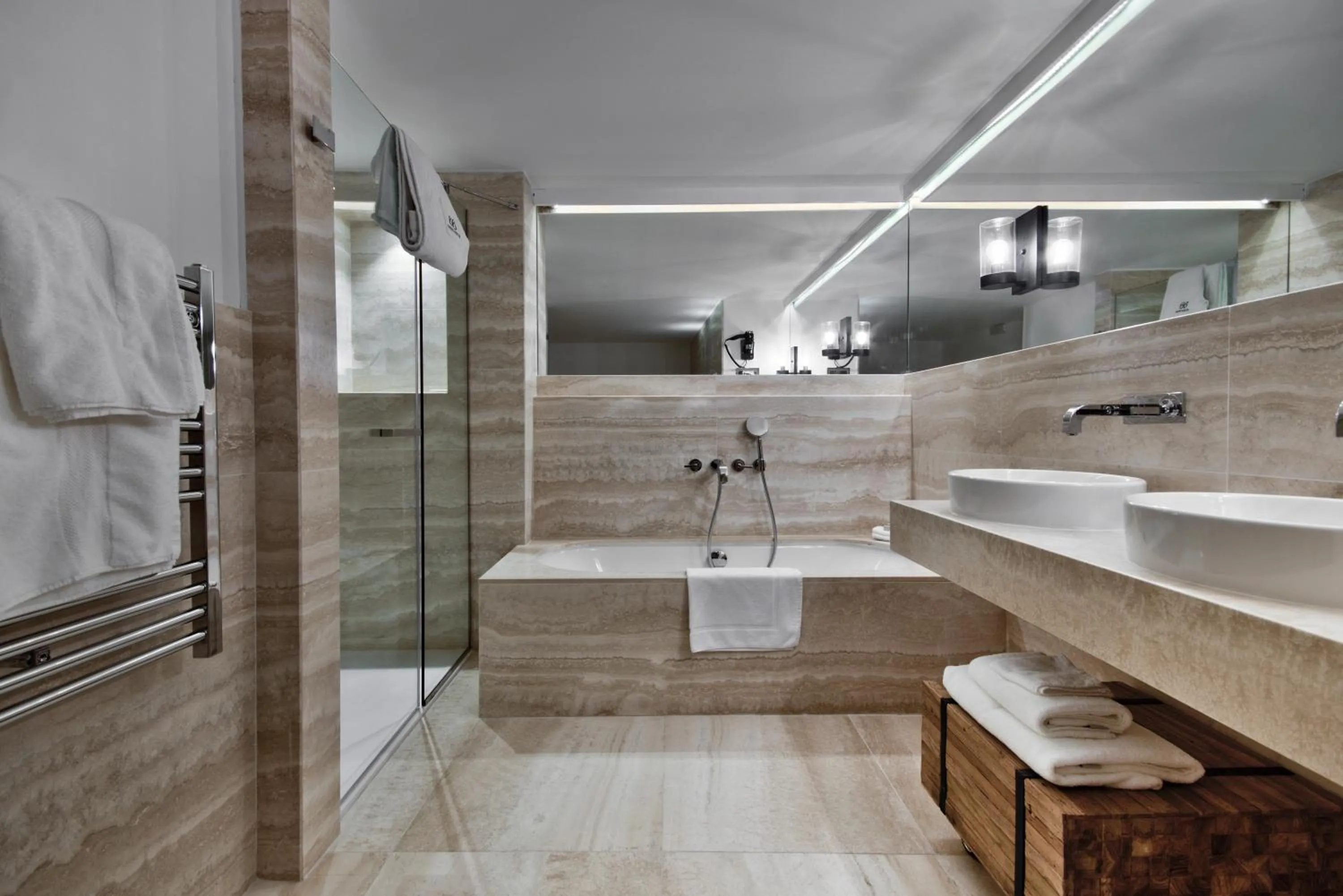 Shower in 66 Saint Paul's & Spa