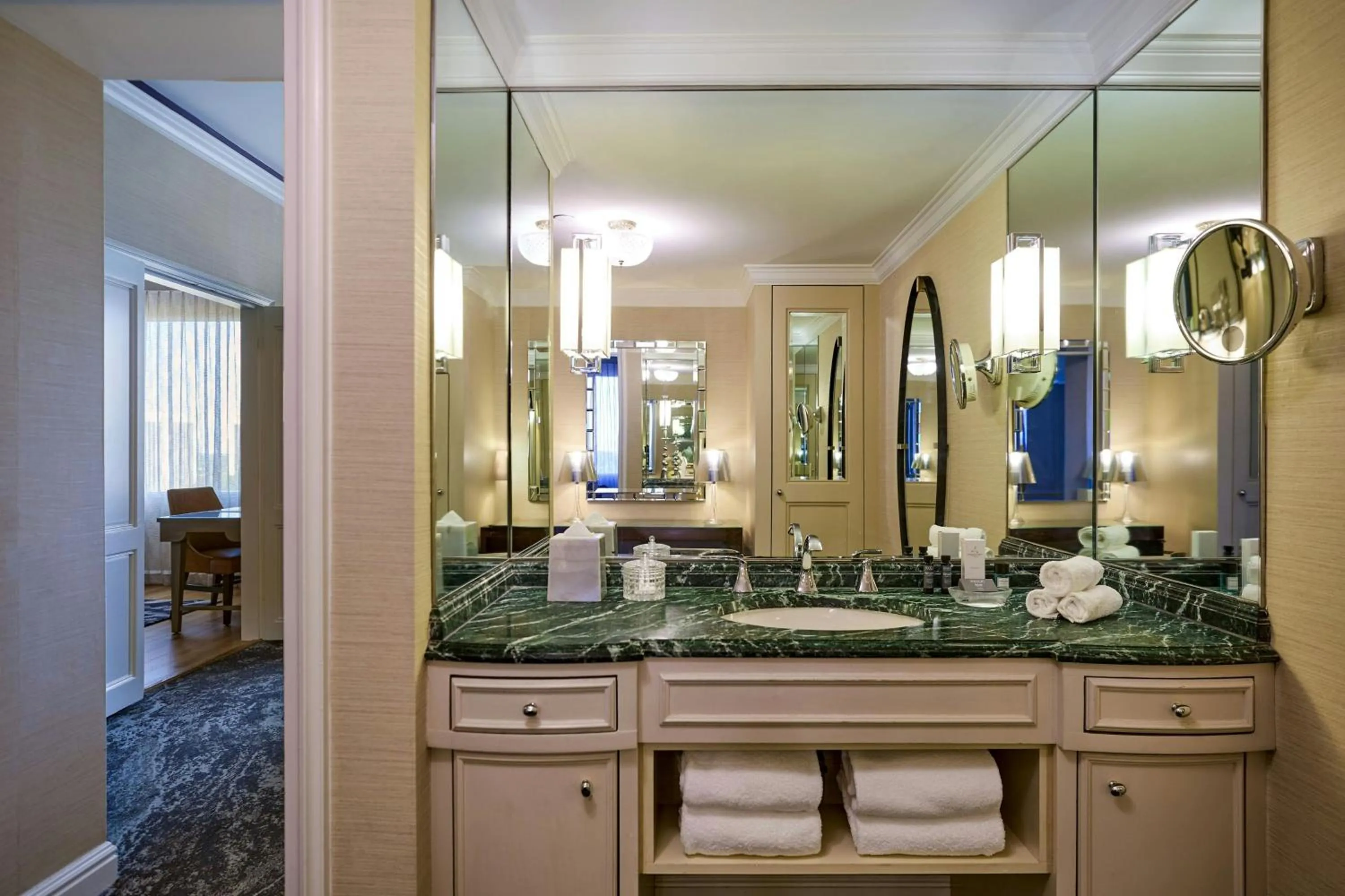 Bathroom in The Henry, Autograph Collection