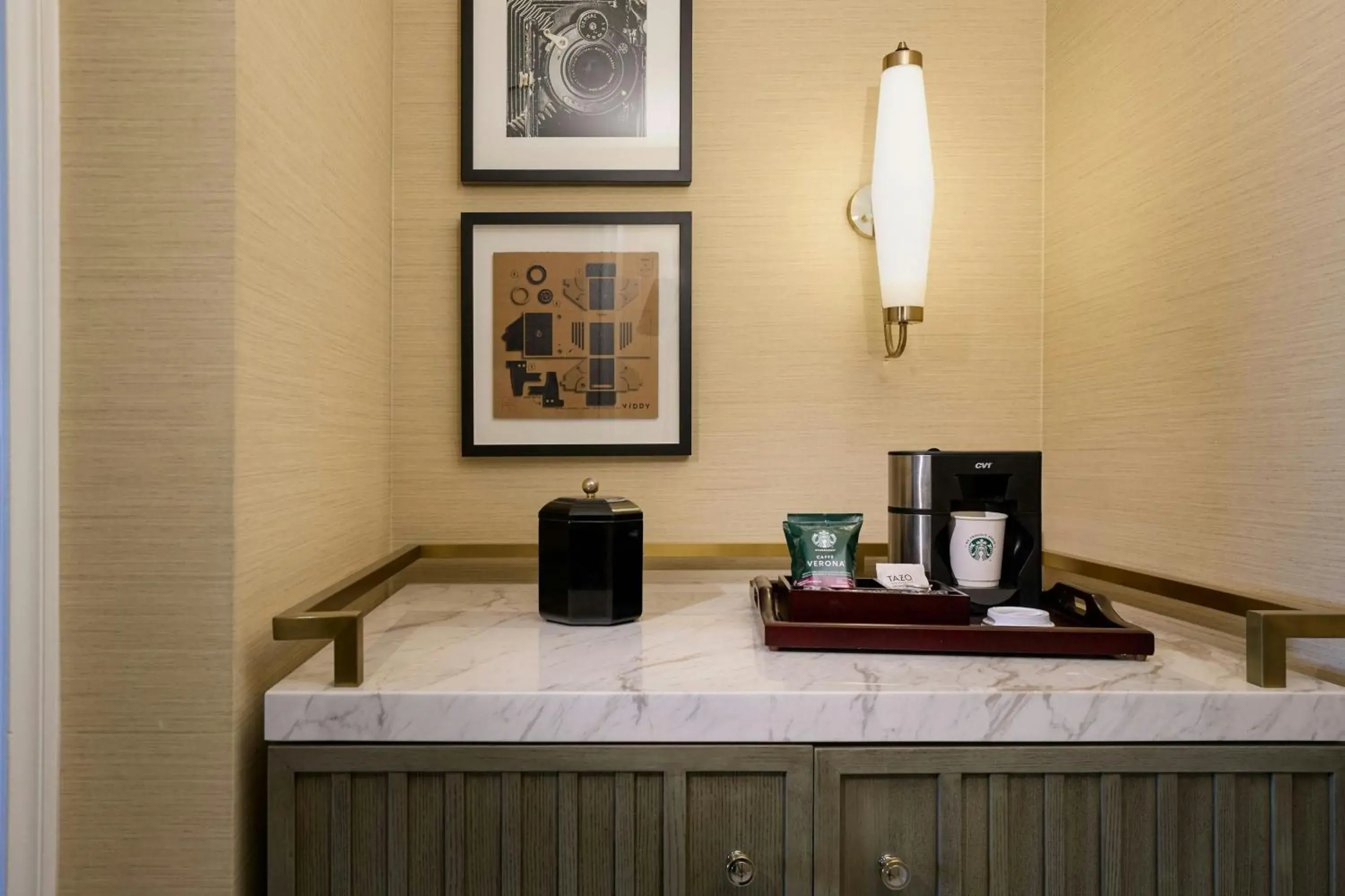 Lounge or bar, Bed in The Henry, Autograph Collection Lounge or bar, Bed in The Henry, Autograph Collection
