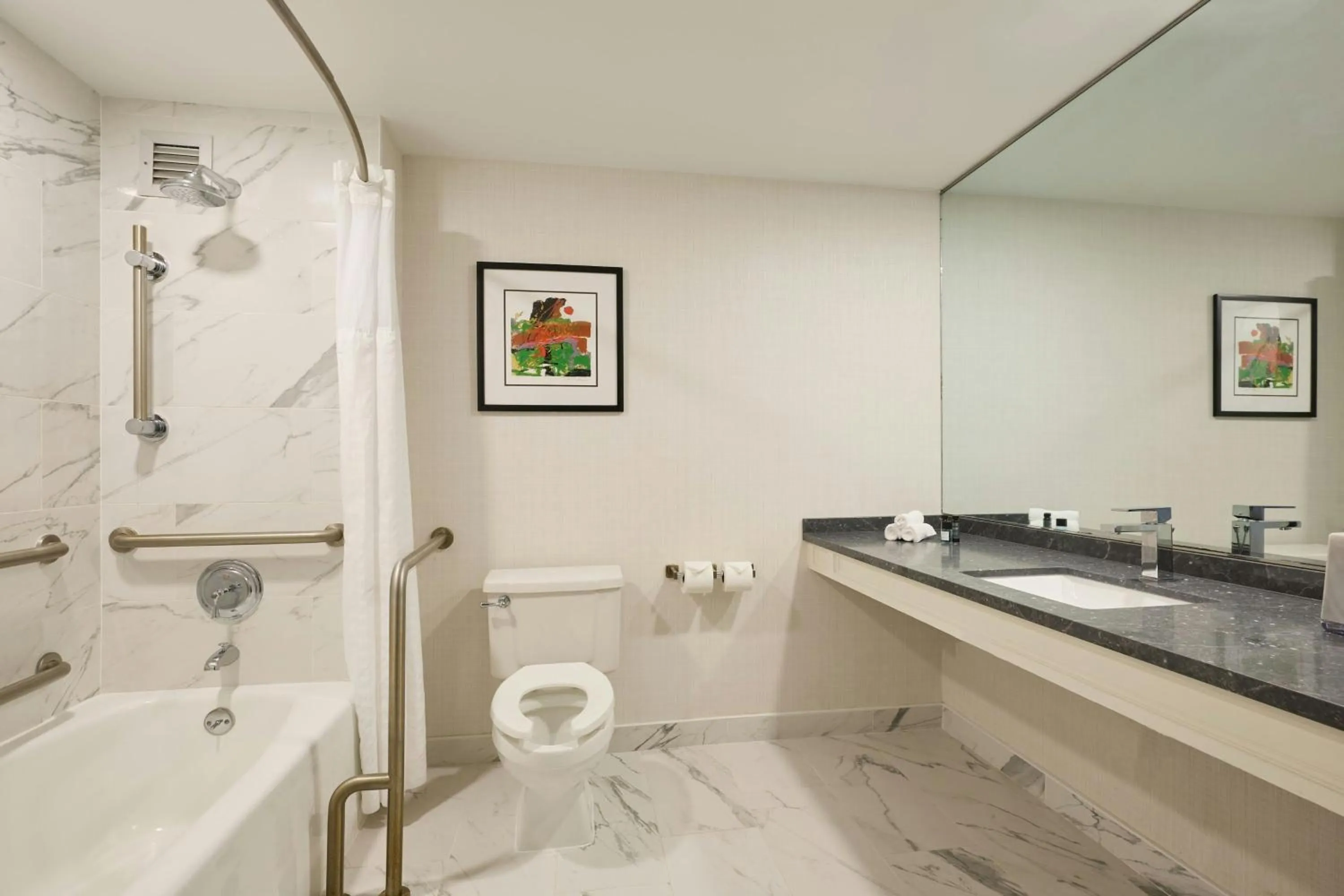 Bathroom in The Henry, Autograph Collection