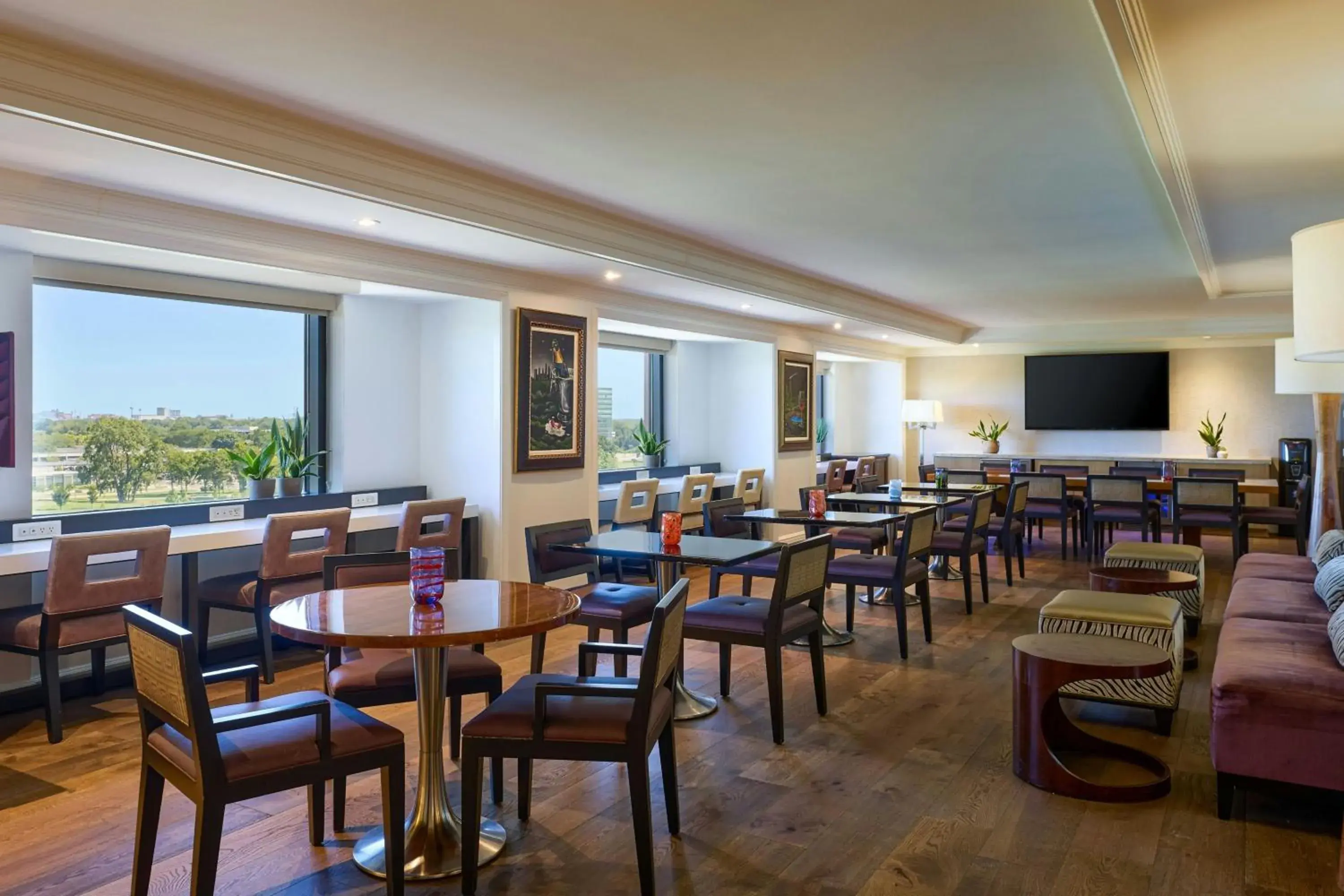 Lounge or bar in The Henry, Autograph Collection Lounge or bar in The Henry, Autograph Collection
