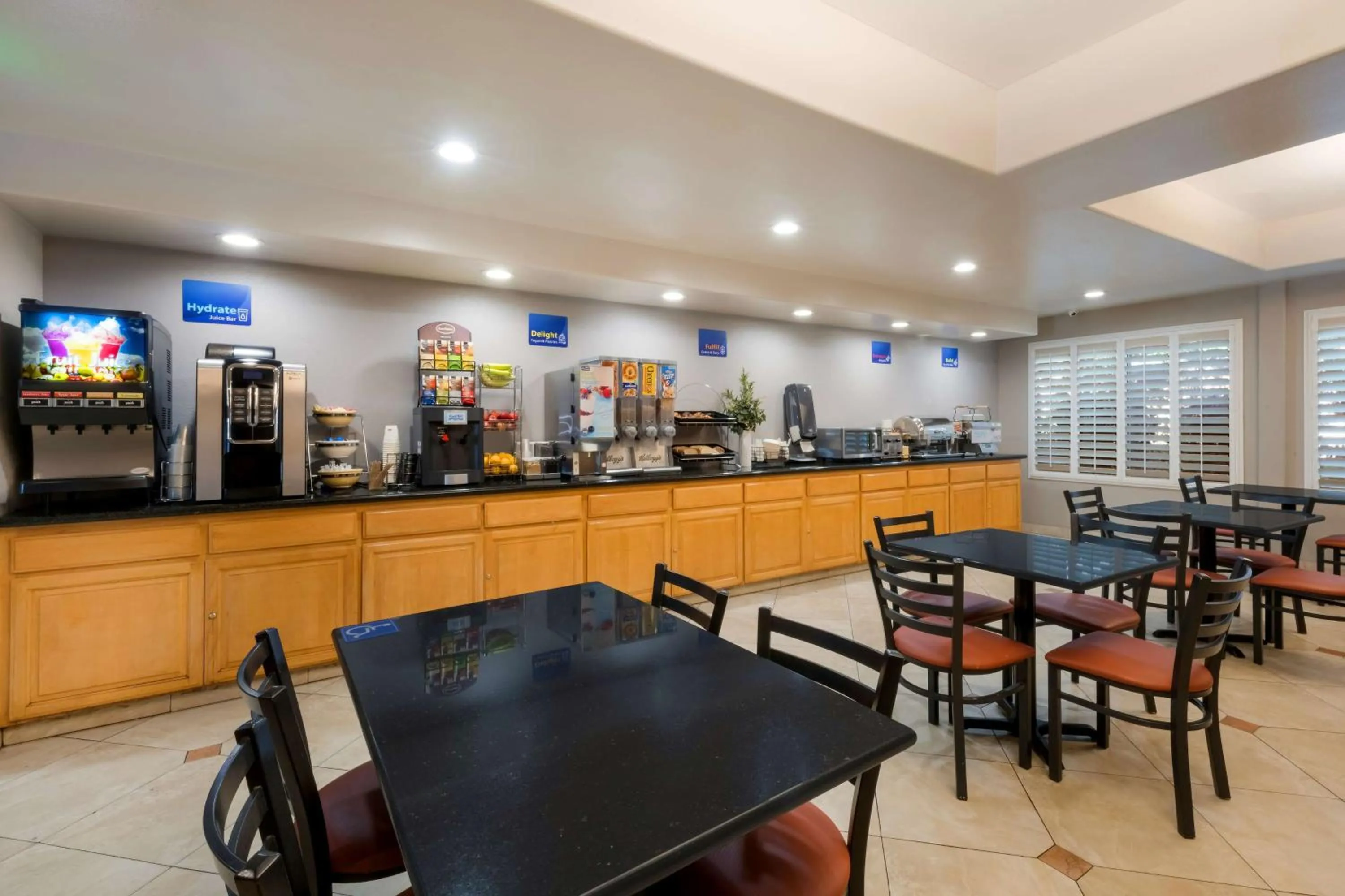 Breakfast in Best Western Lanai Garden Inn & Suites