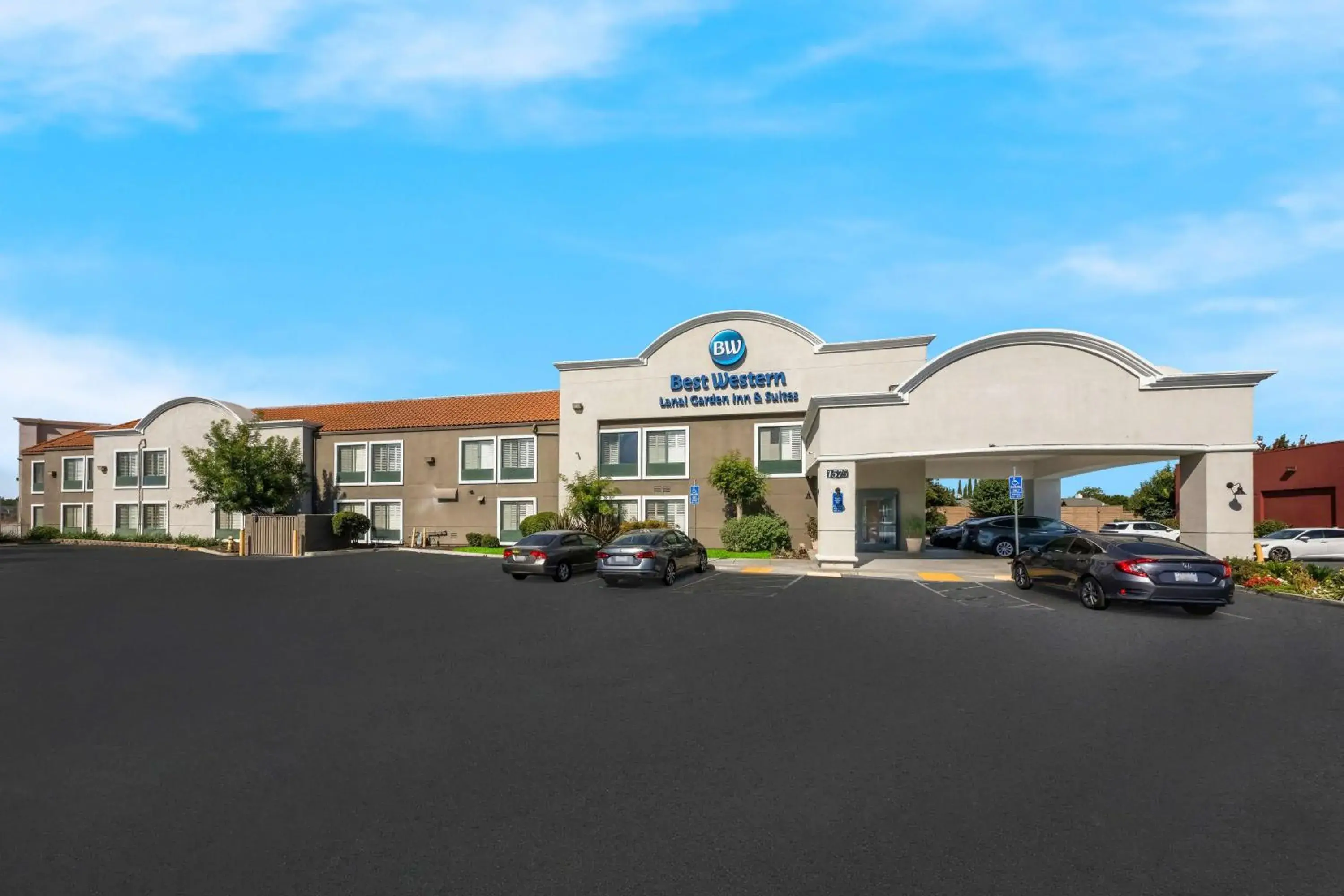 Property building in Best Western Lanai Garden Inn & Suites Property building in Best Western Lanai Garden Inn & Suites